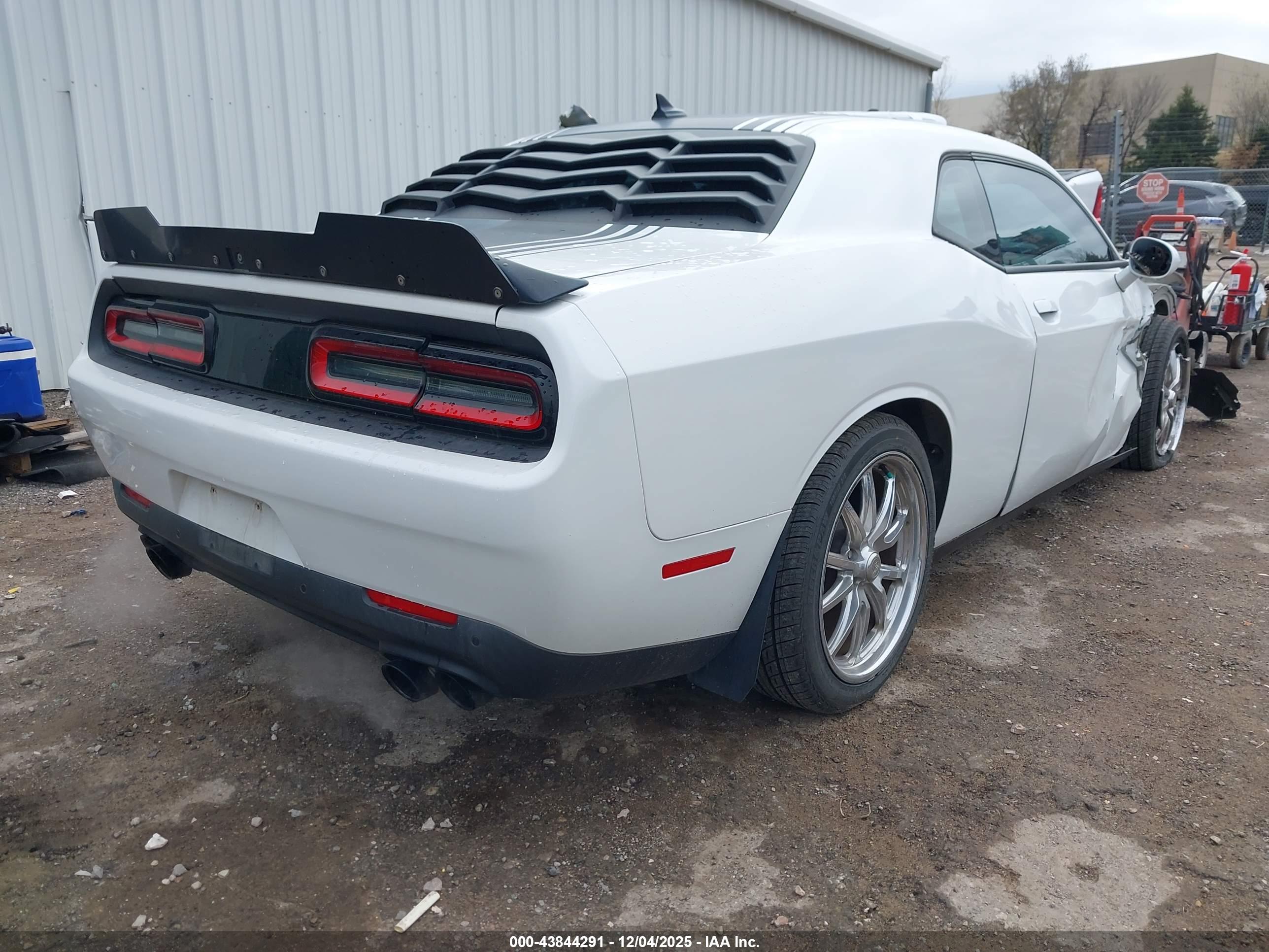 DODGE CHALLENGER image 4