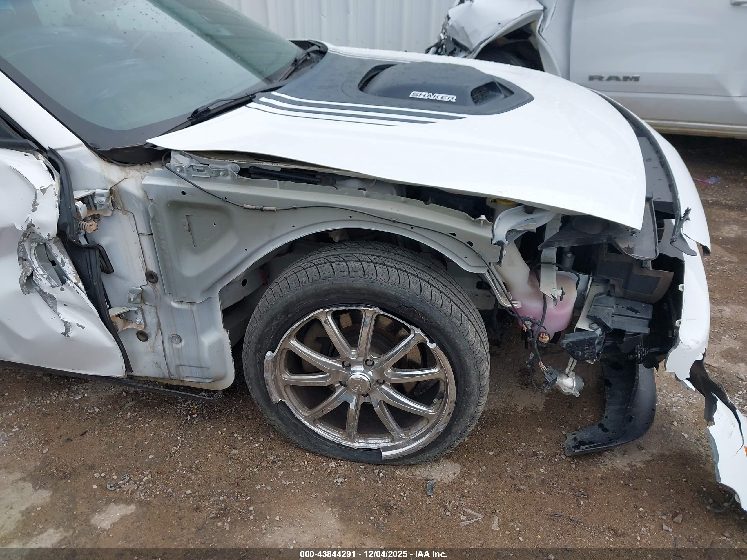 DODGE CHALLENGER image 6