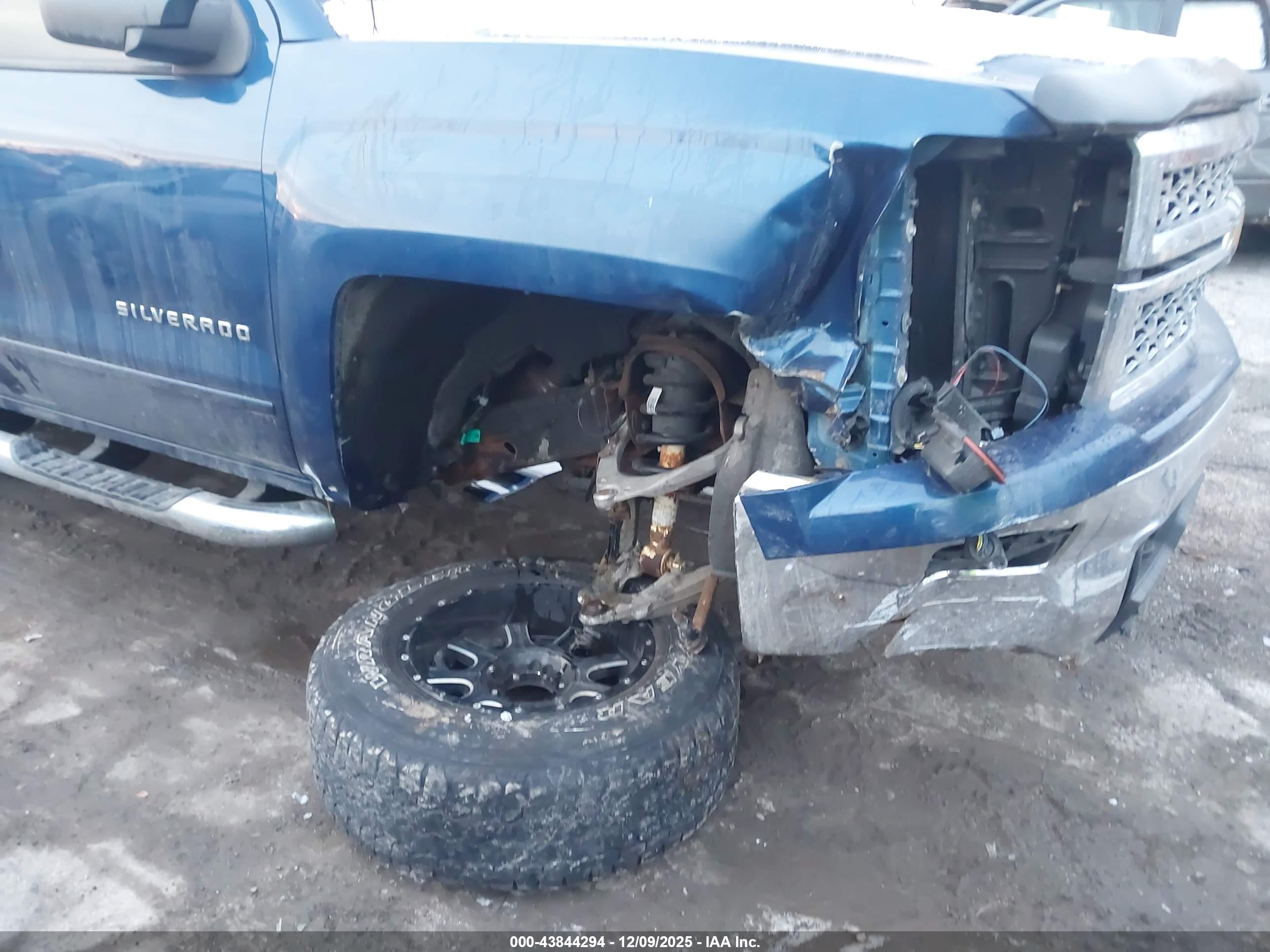 CHEVROLET SILVERADO image 6
