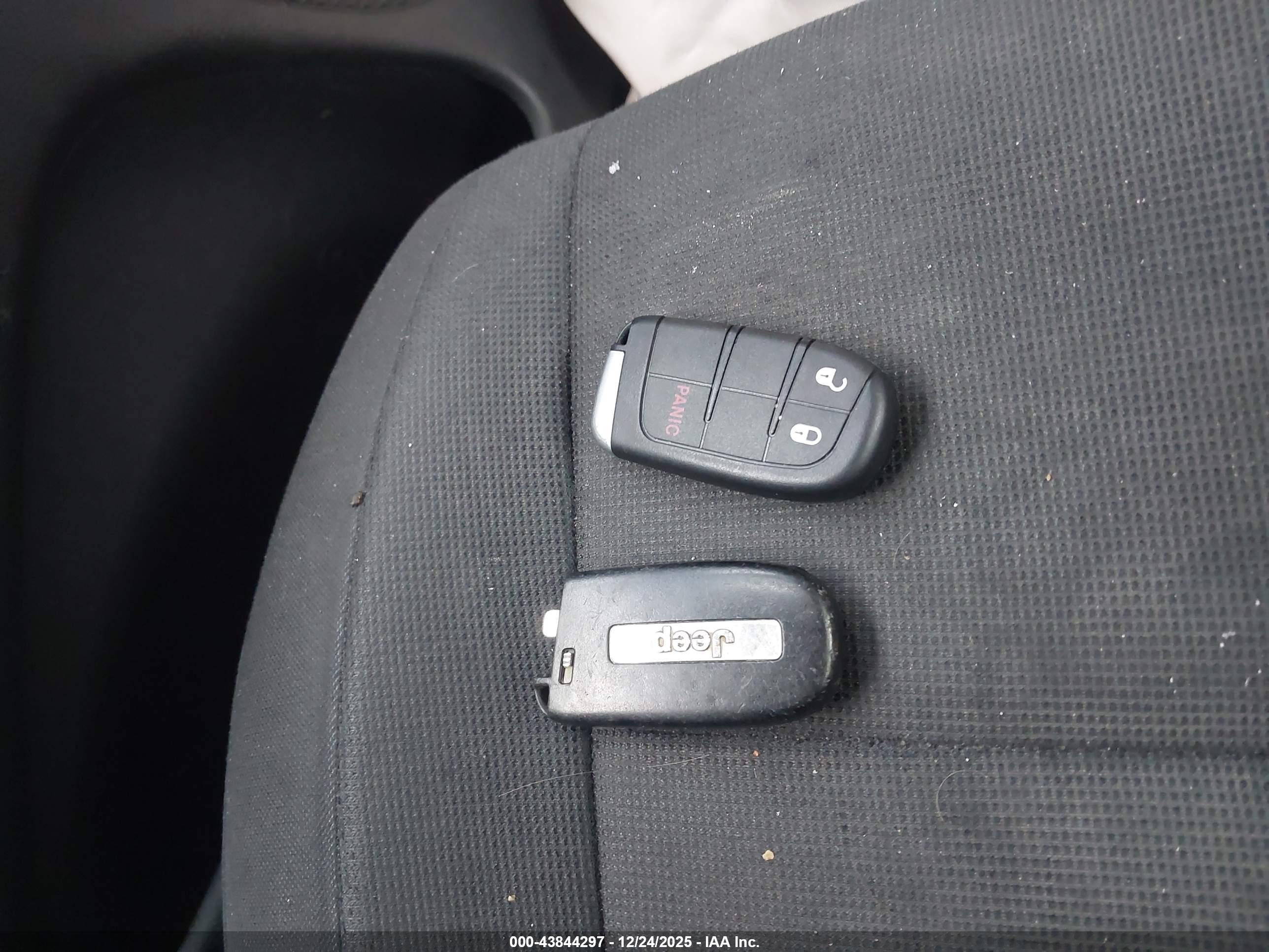JEEP GRAND image 11