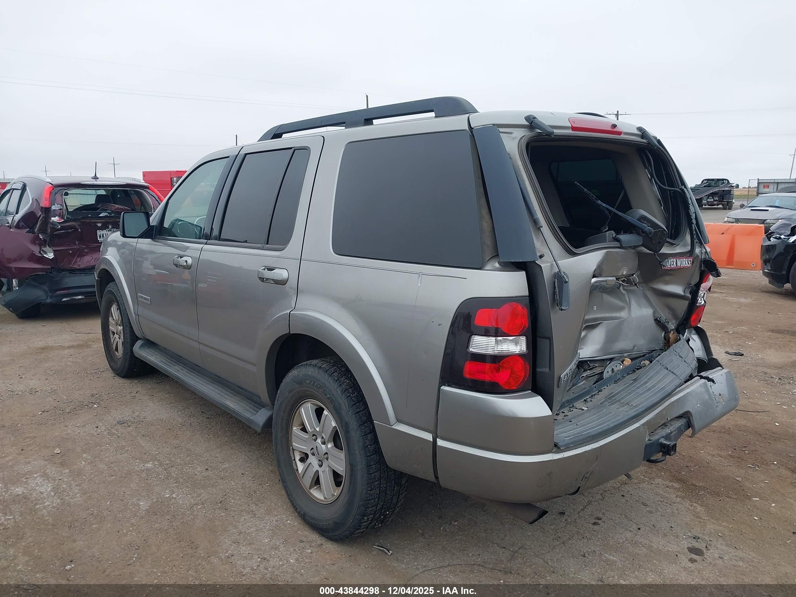 FORD EXPLORER image 3