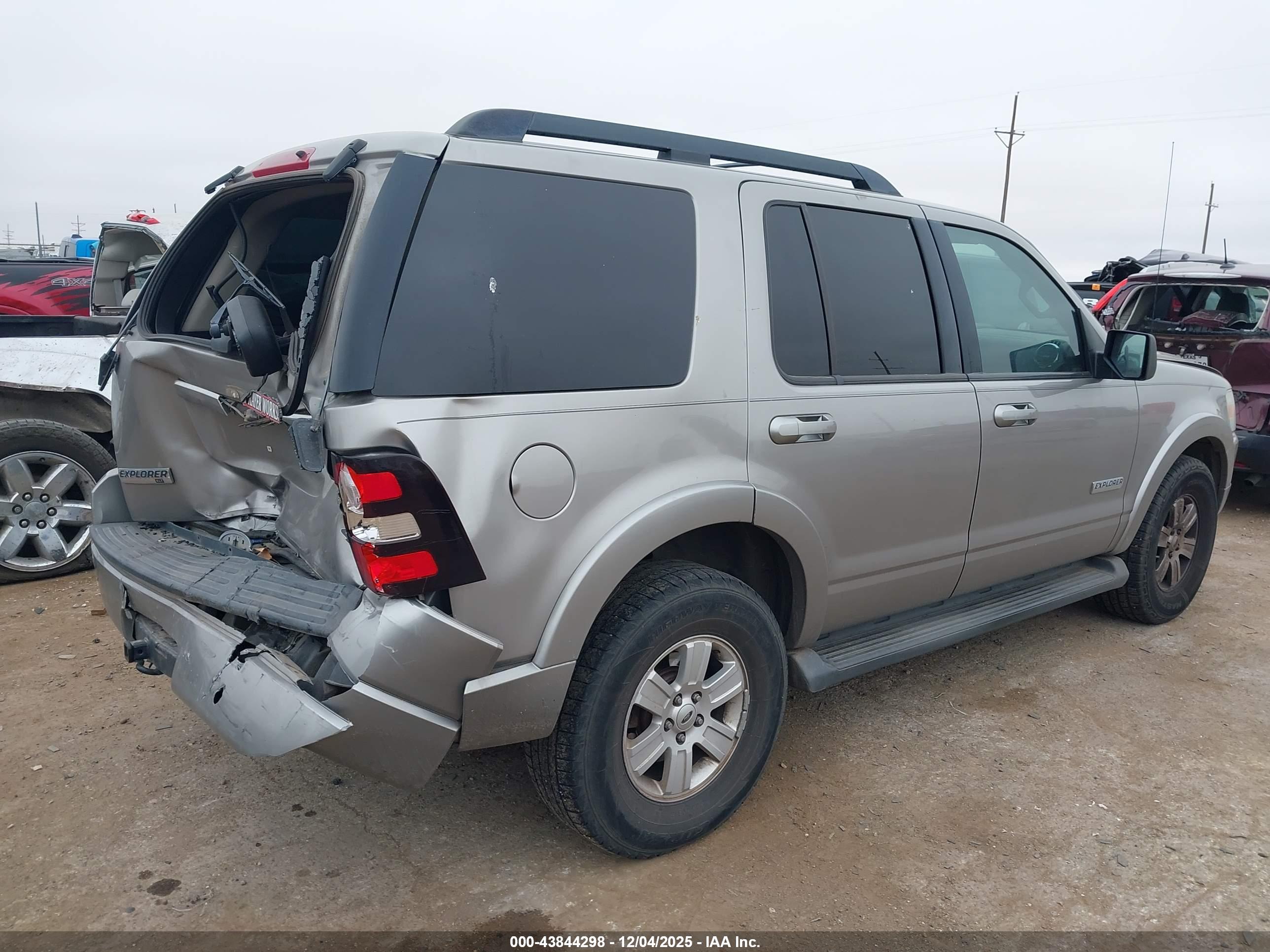 FORD EXPLORER image 4