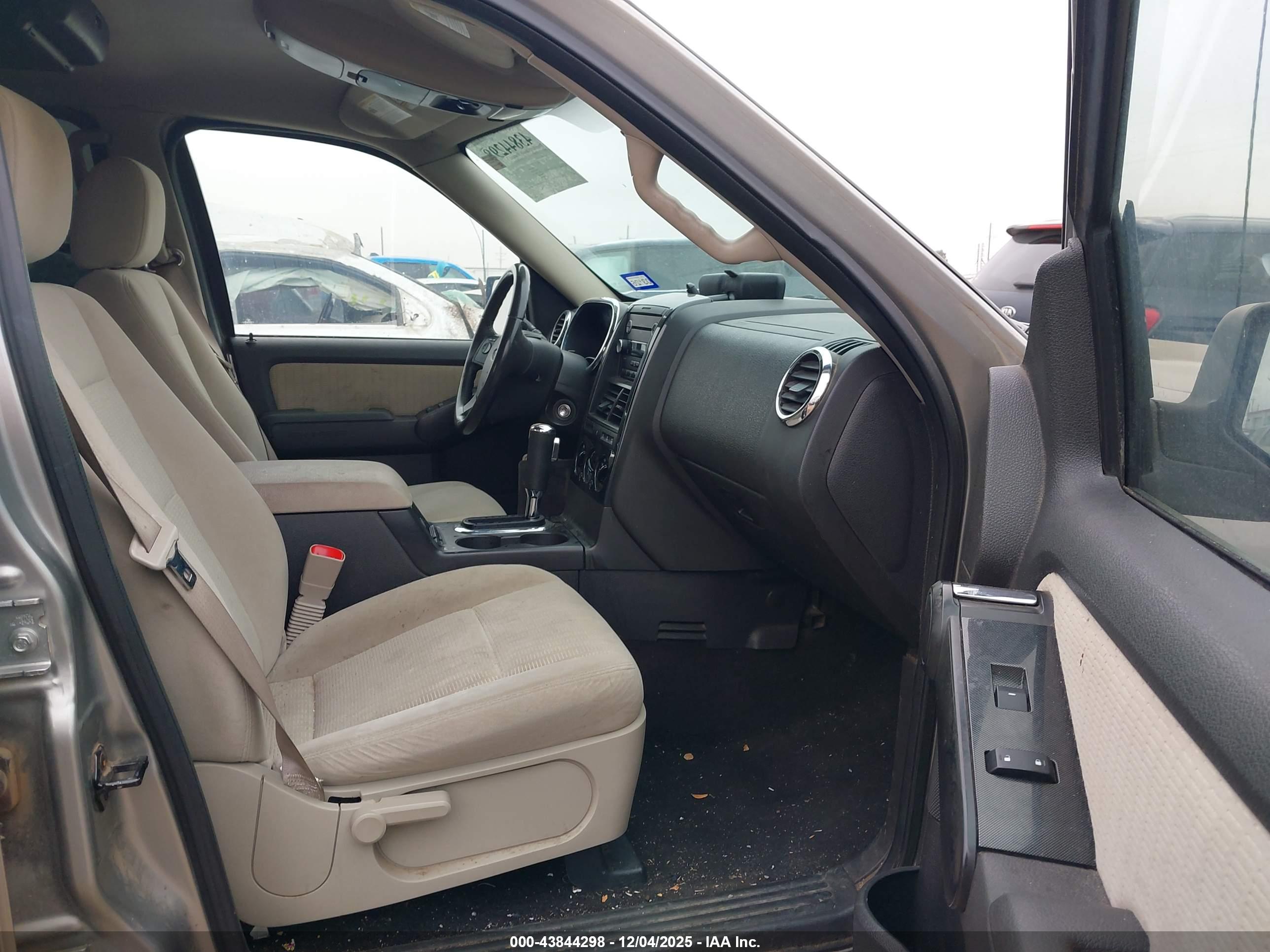 FORD EXPLORER image 5