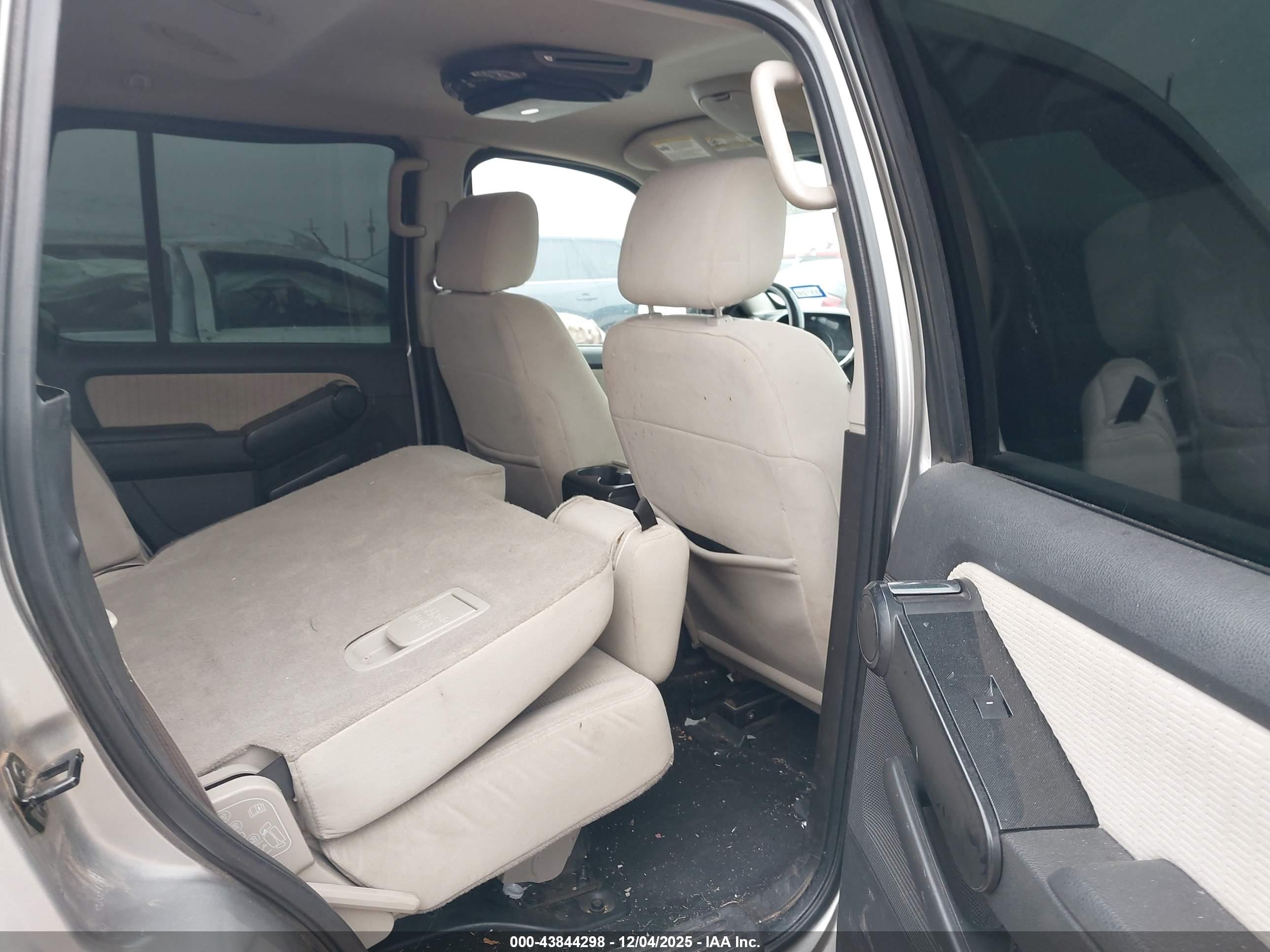 FORD EXPLORER image 8