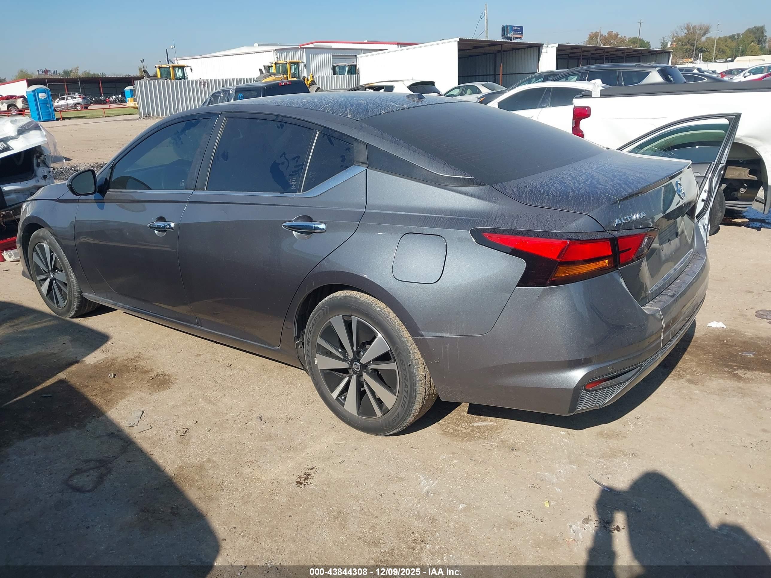NISSAN ALTIMA image 3