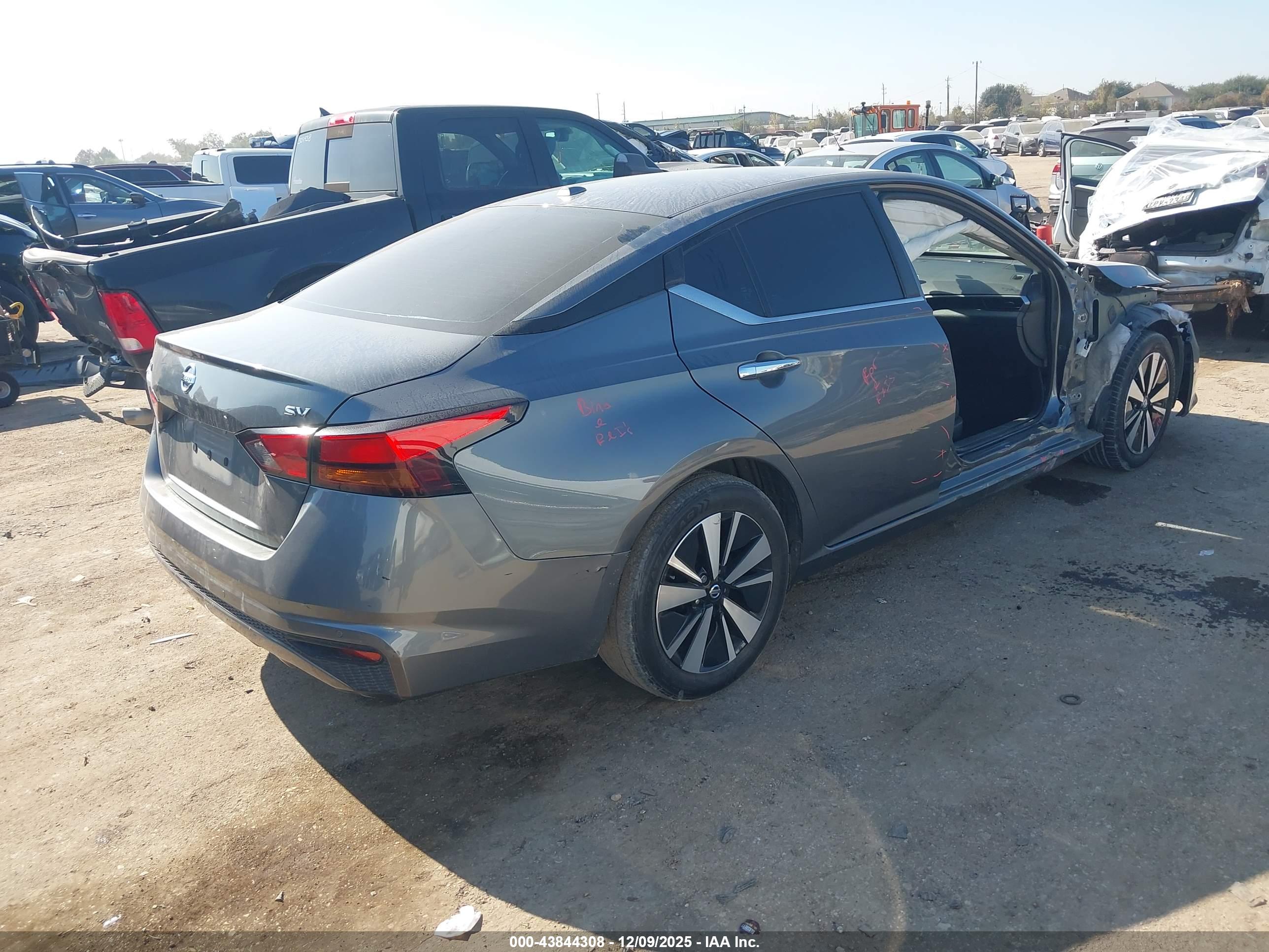 NISSAN ALTIMA image 4