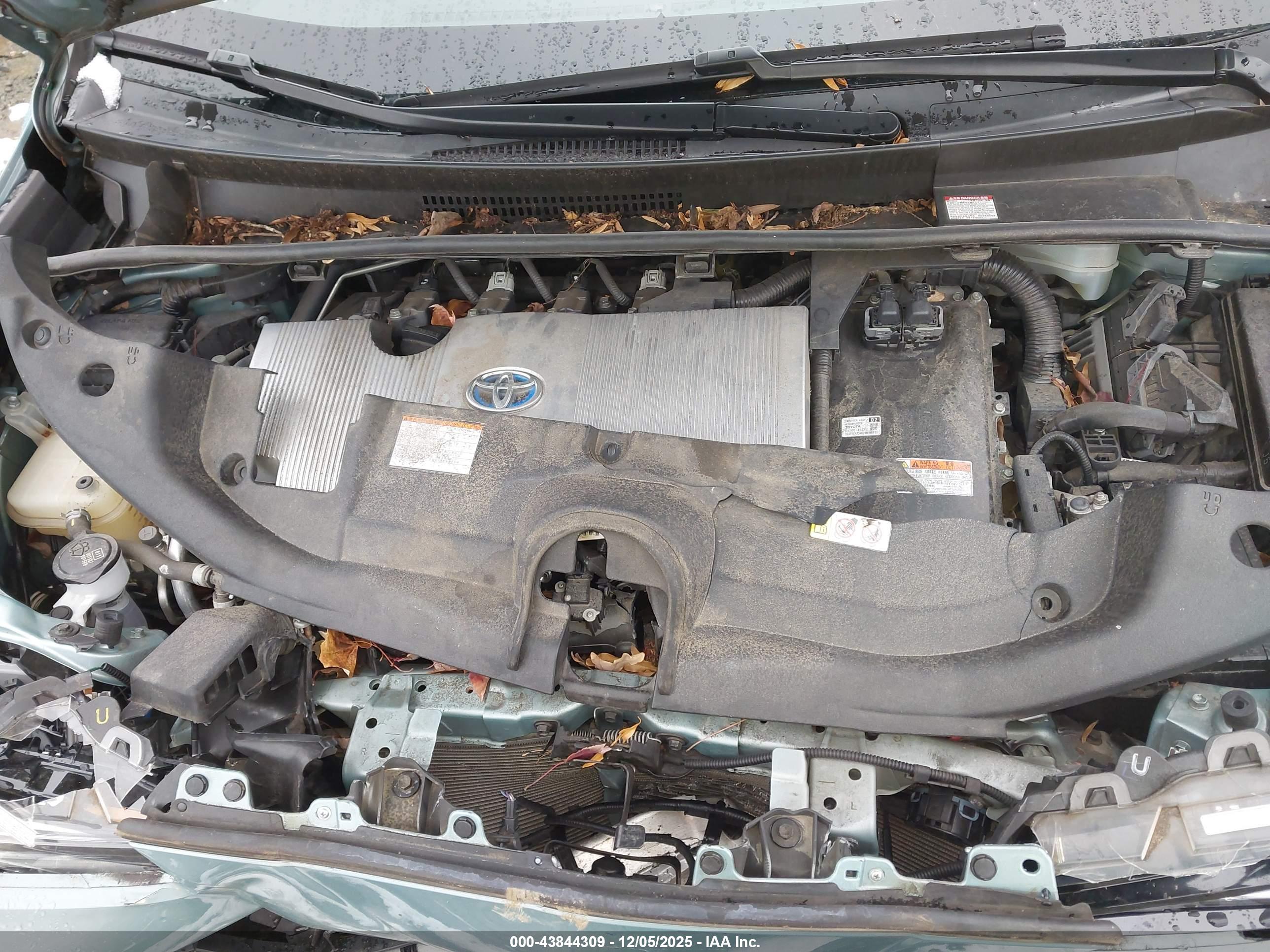 TOYOTA PRIUS image 10