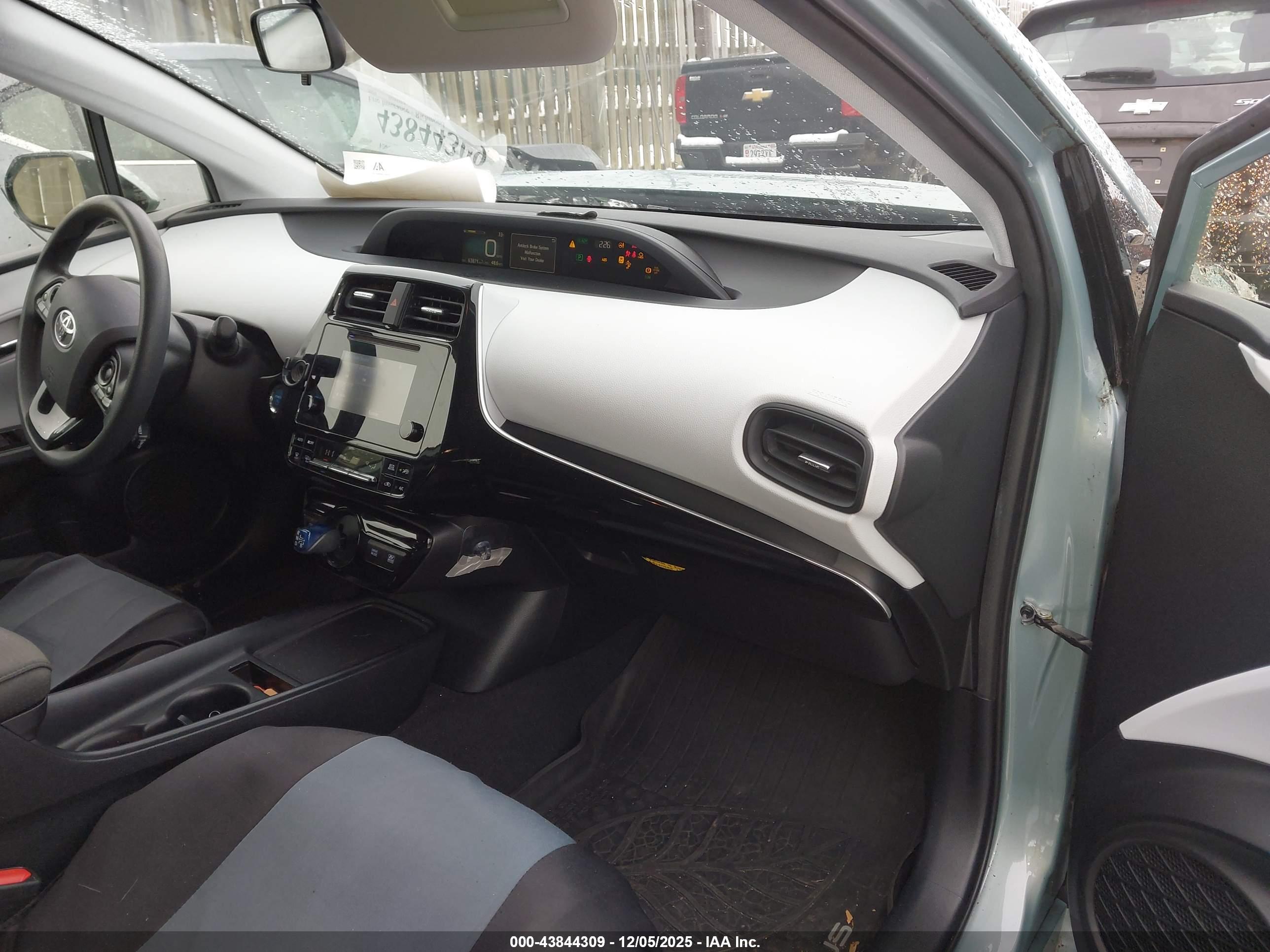 TOYOTA PRIUS image 5