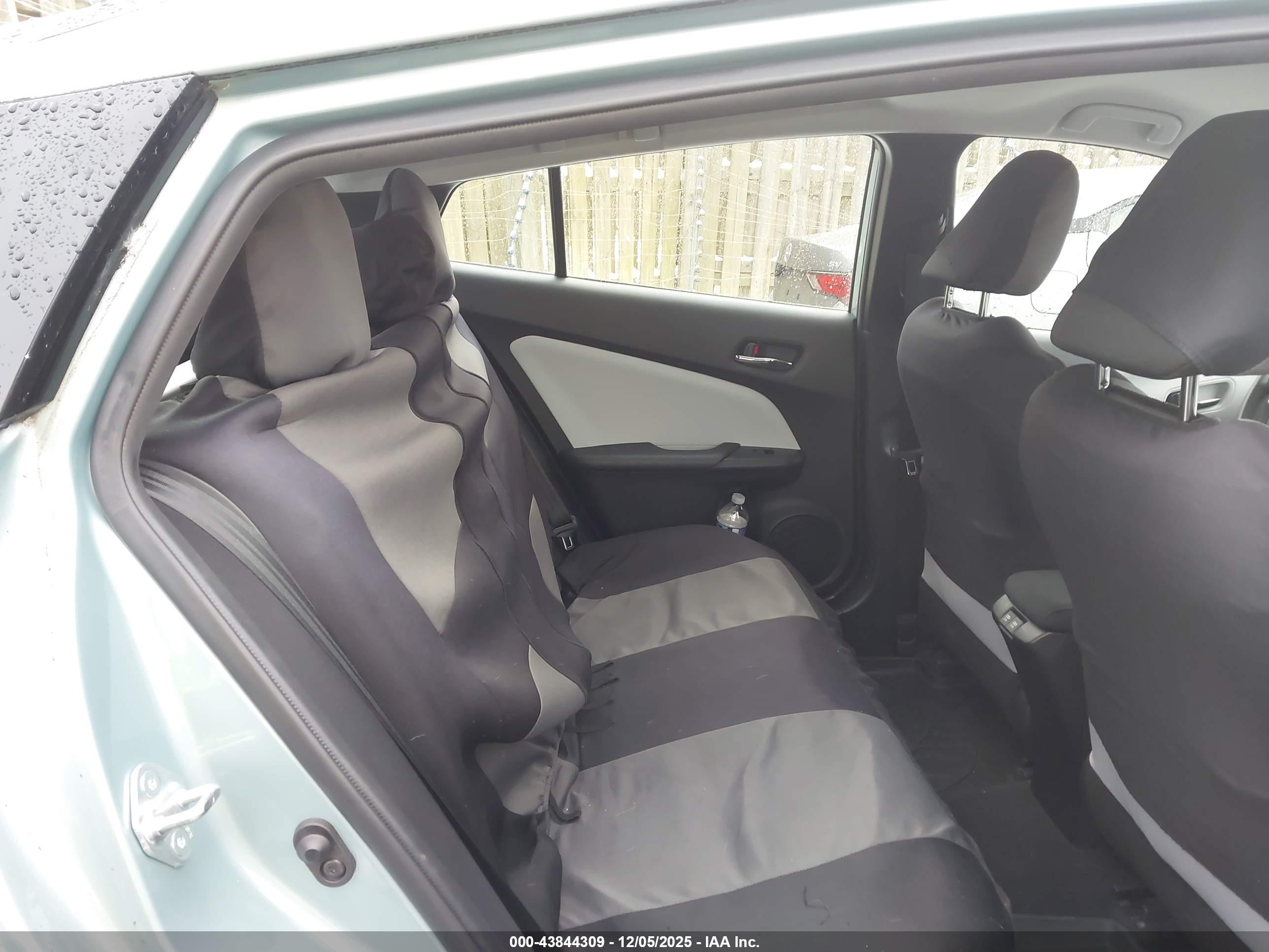 TOYOTA PRIUS image 8