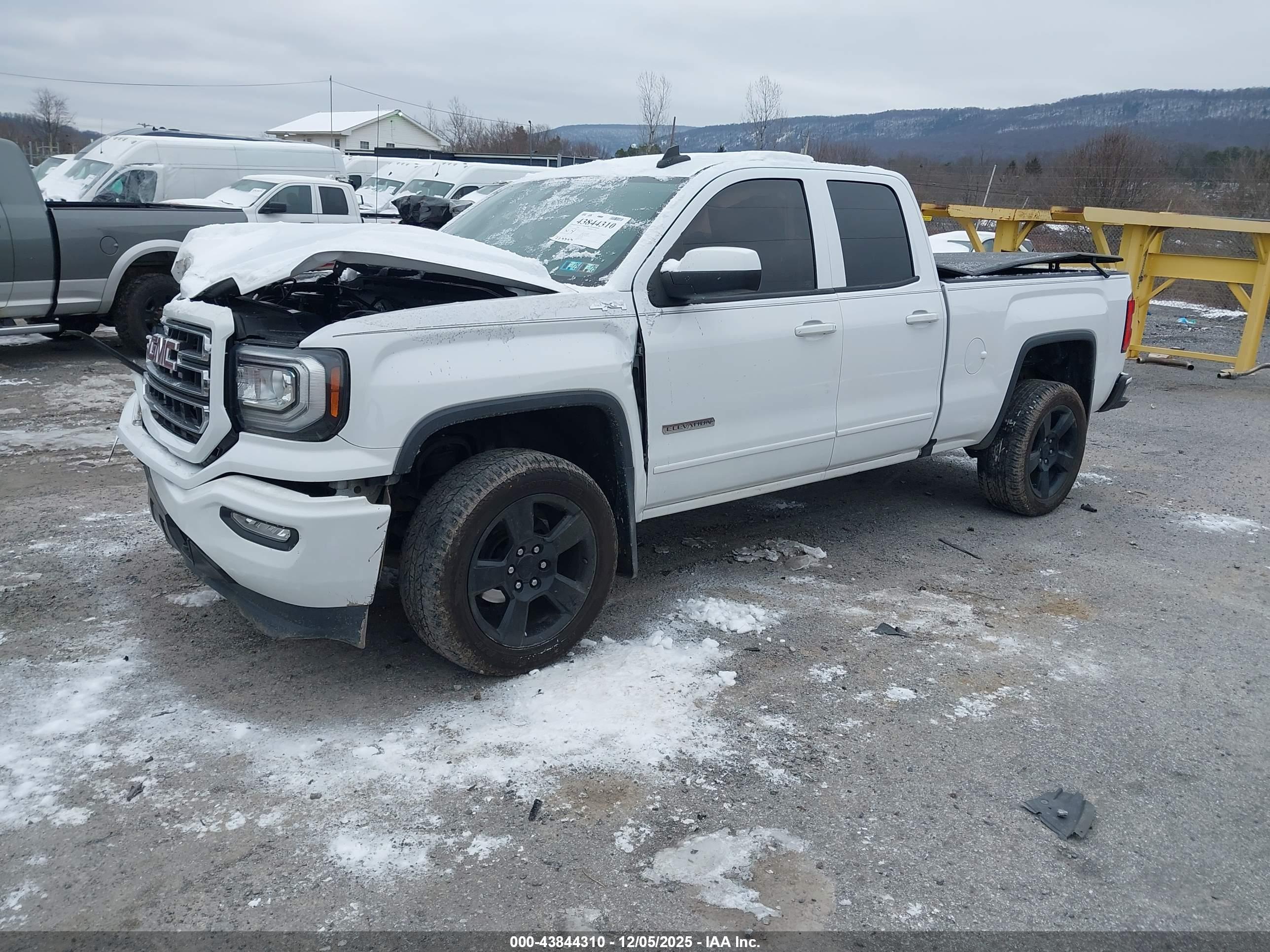 GMC SIERRA image 2