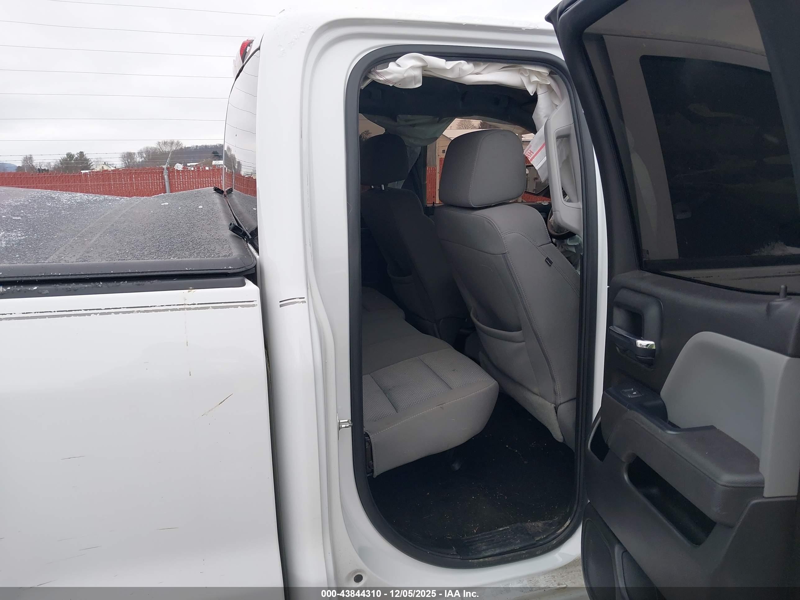 GMC SIERRA image 8