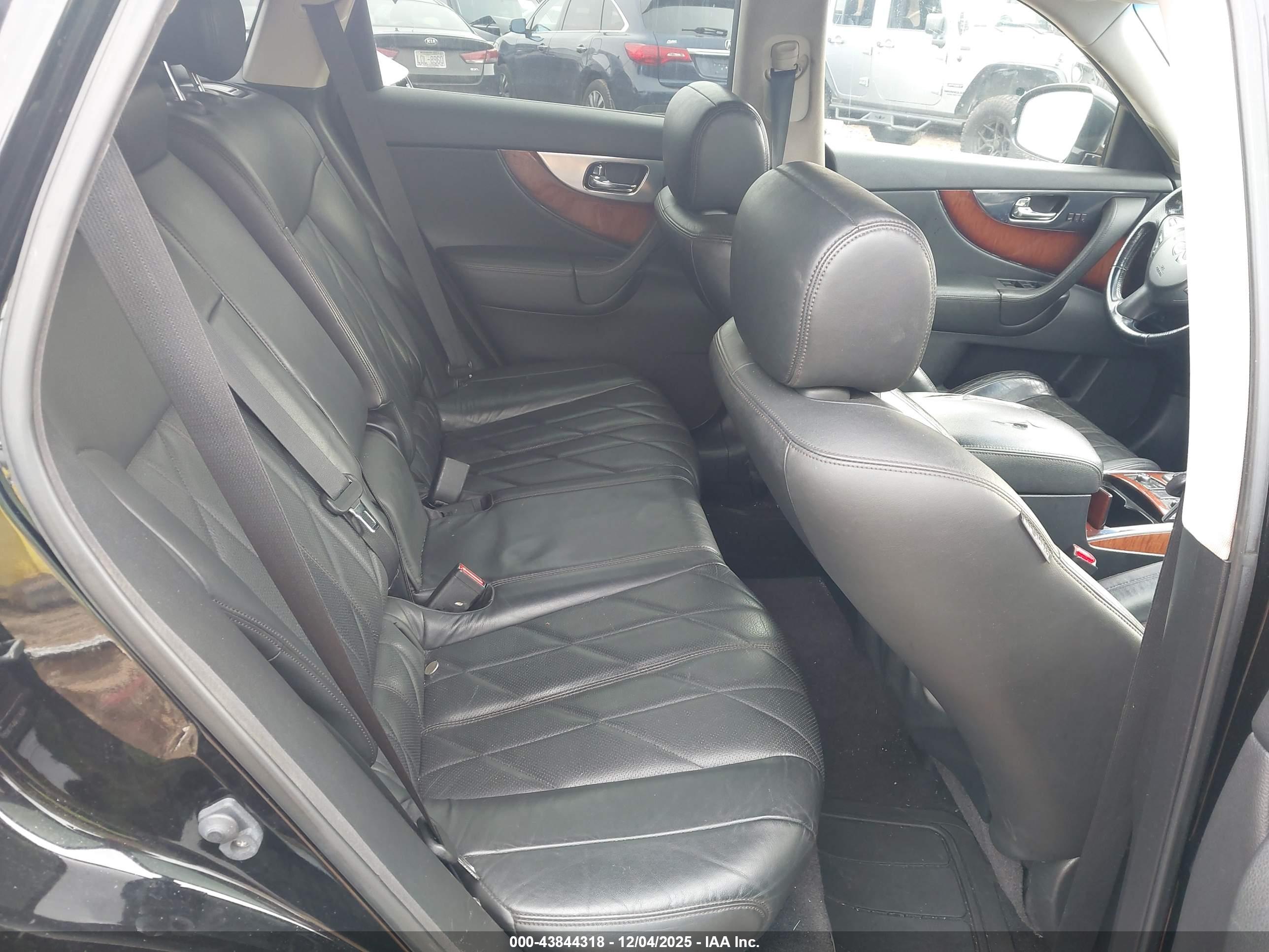 INFINITI FX35 image 8