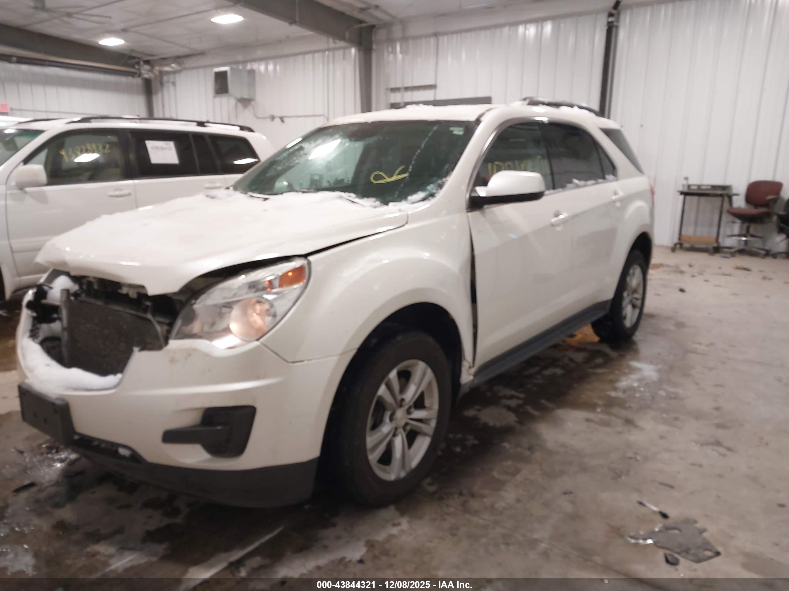CHEVROLET EQUINOX image 2