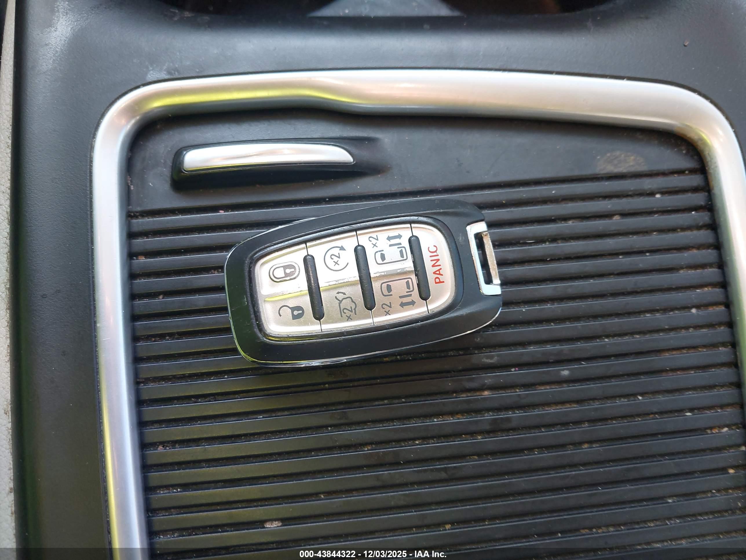 CHRYSLER PACIFICA image 11