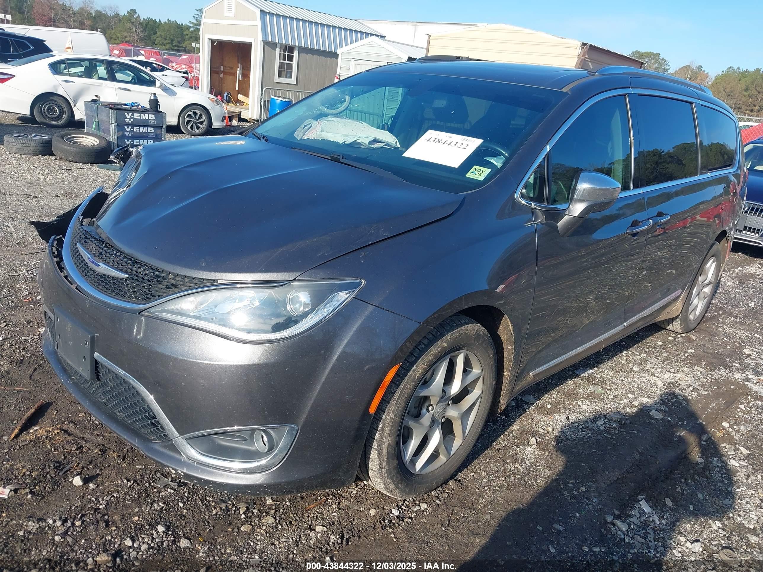 CHRYSLER PACIFICA image 2