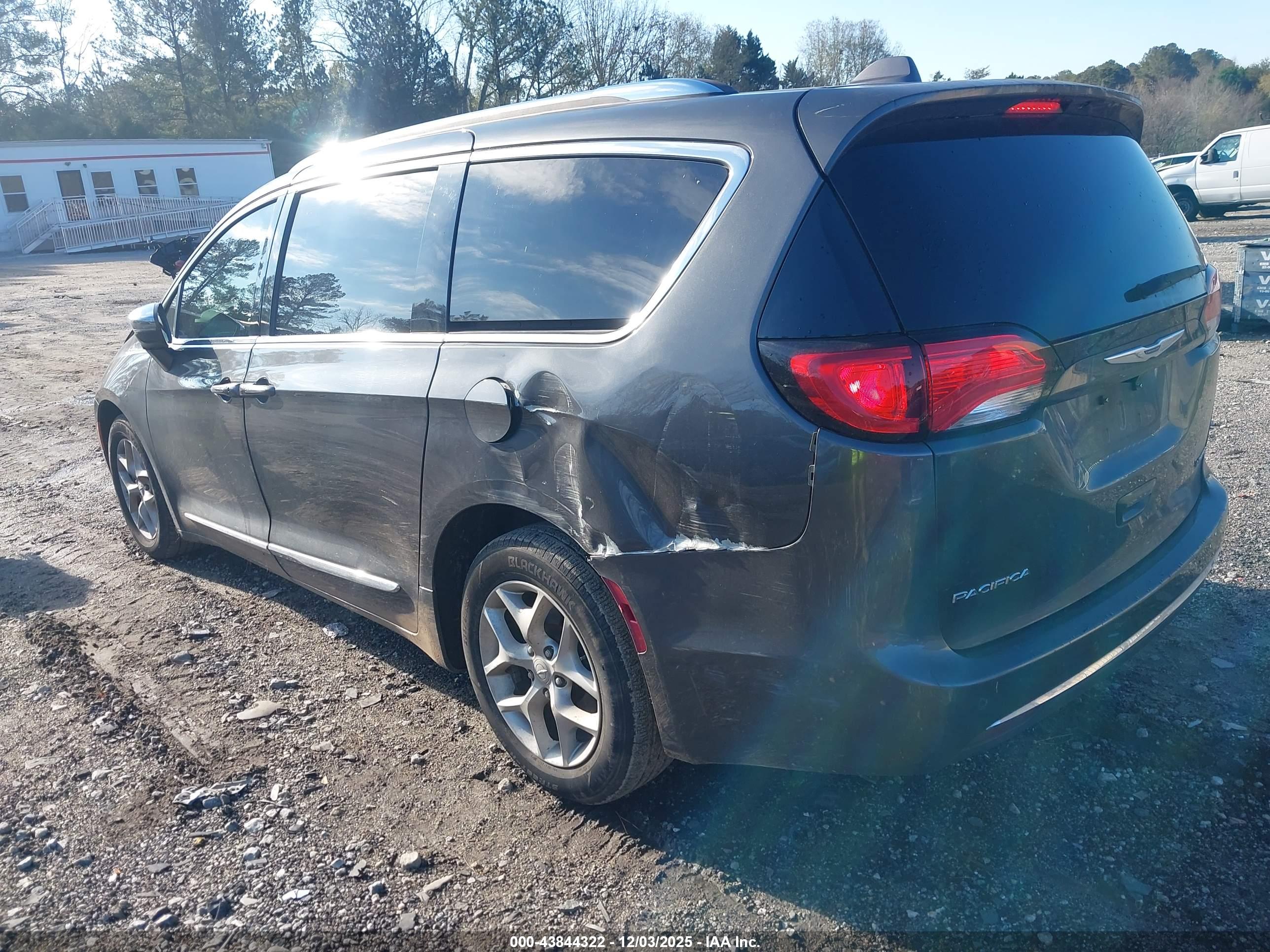 CHRYSLER PACIFICA image 3