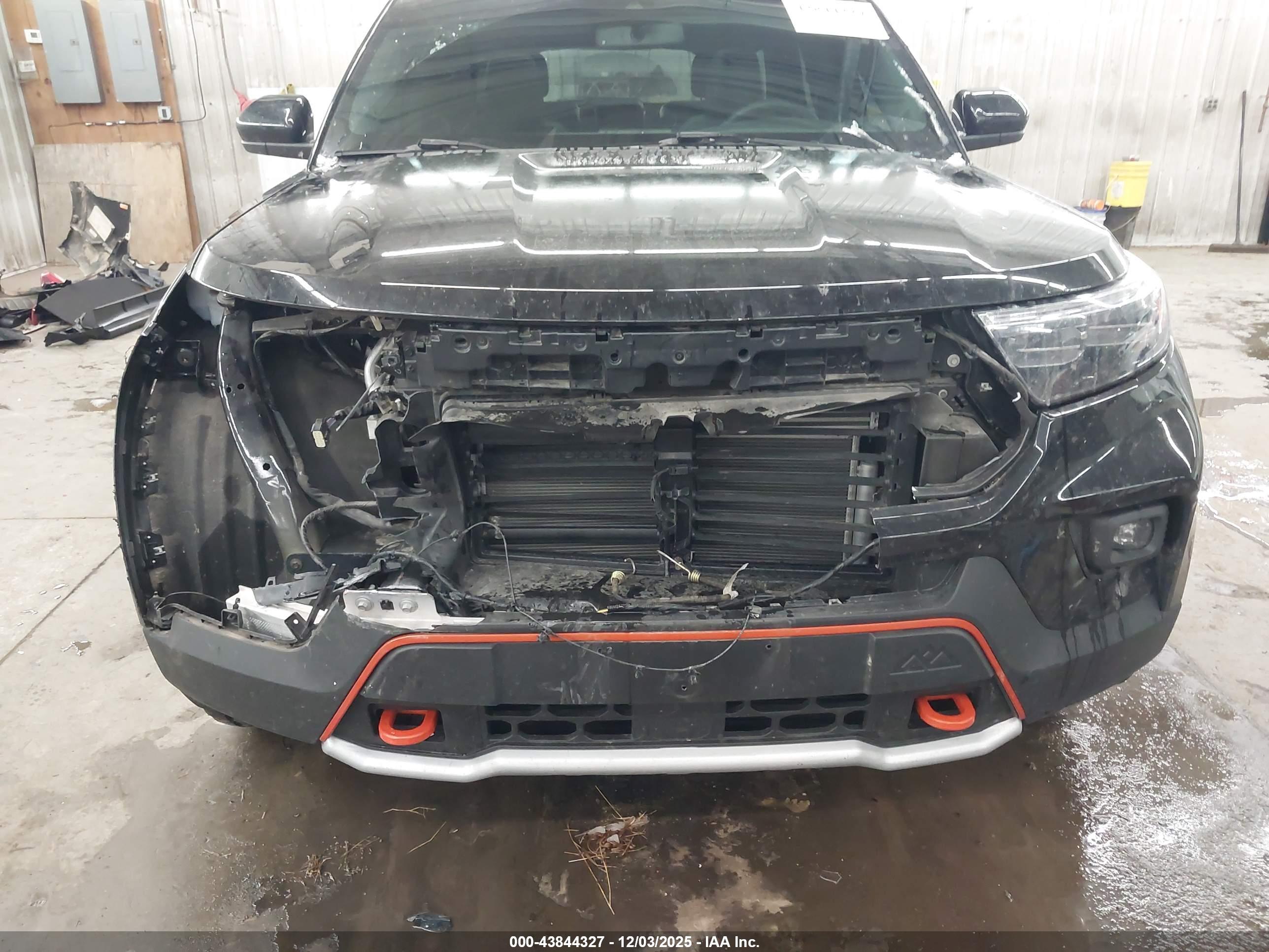 FORD EXPLORER image 6