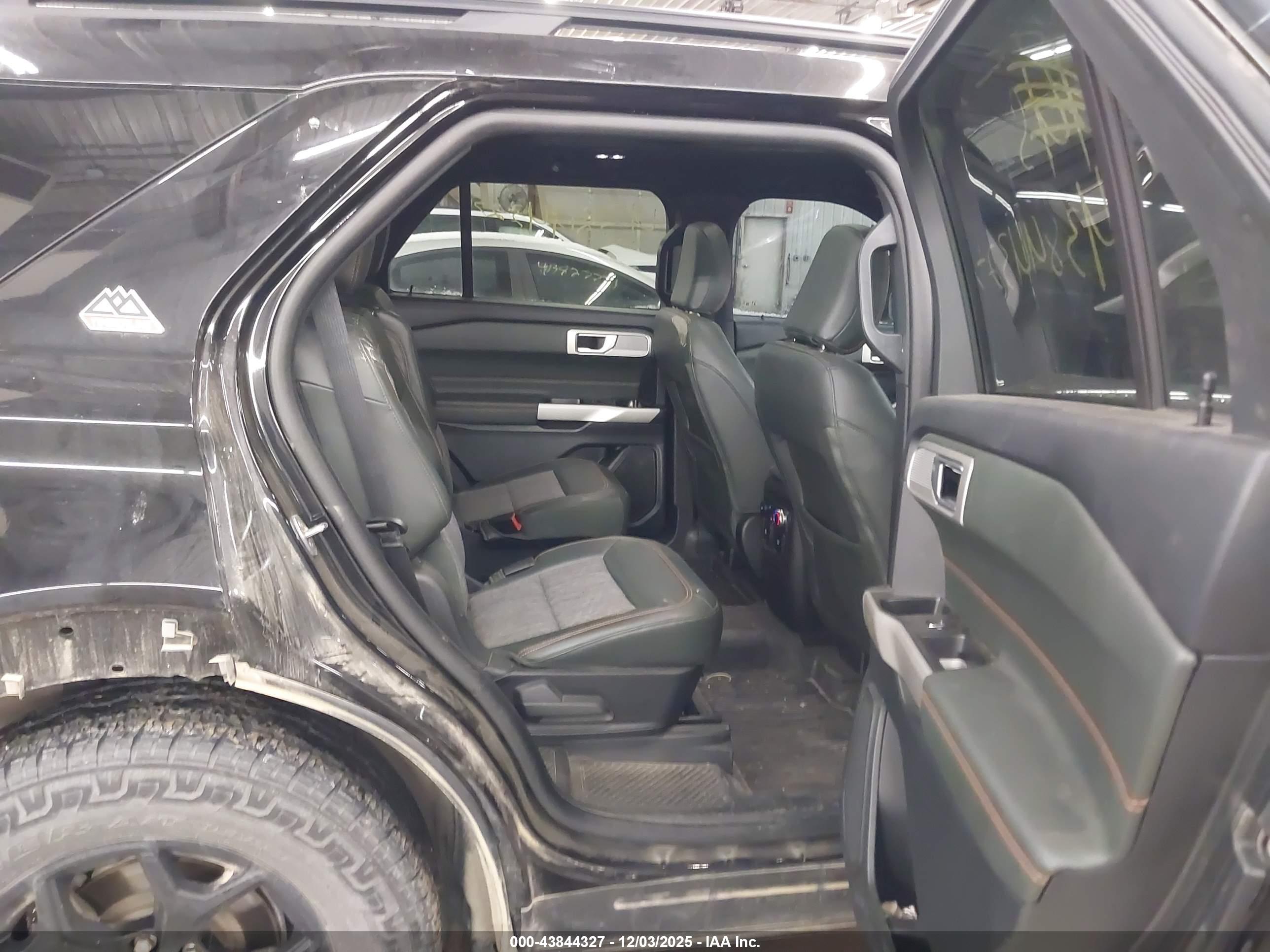 FORD EXPLORER image 8