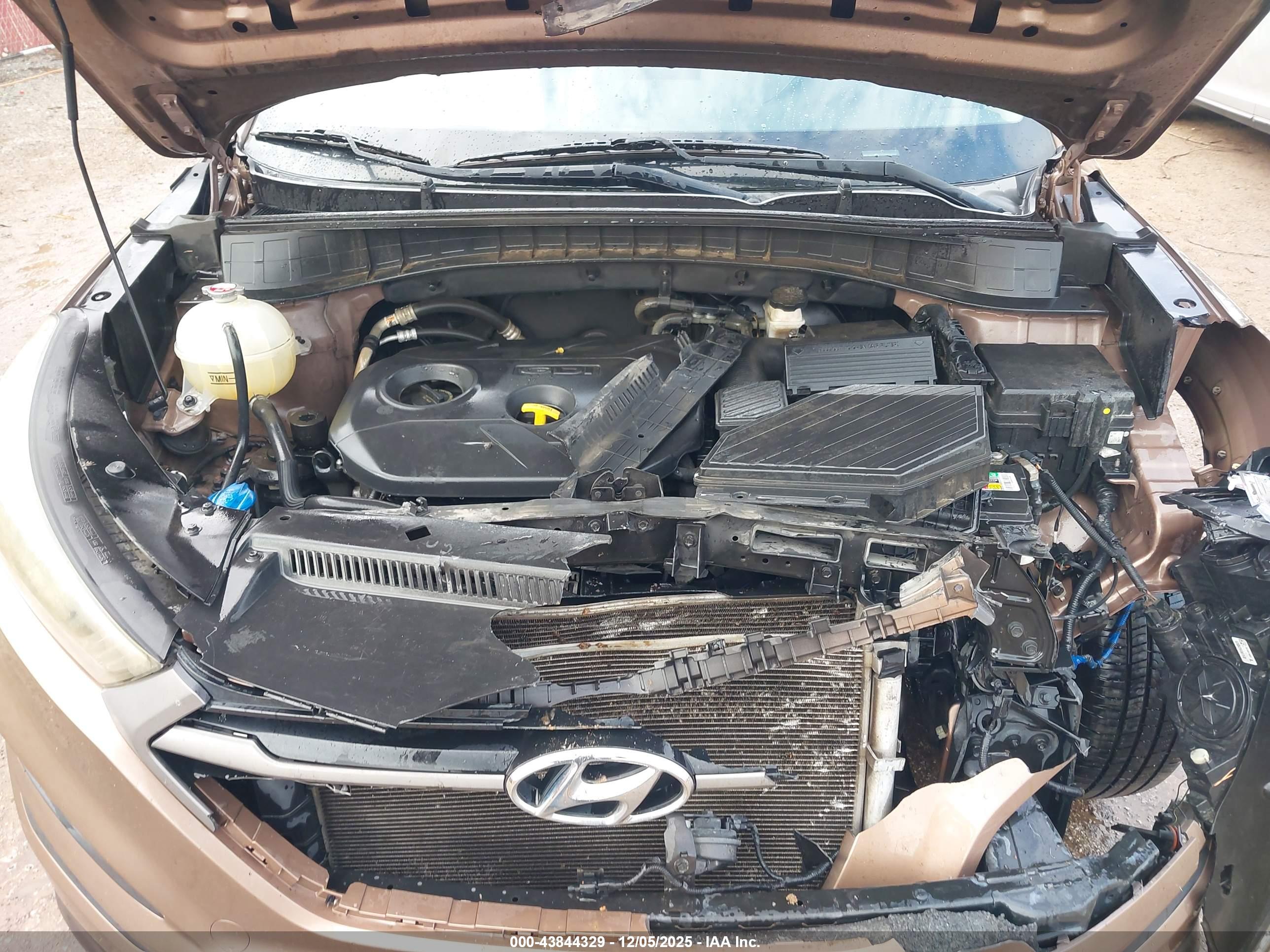 HYUNDAI TUCSON image 10