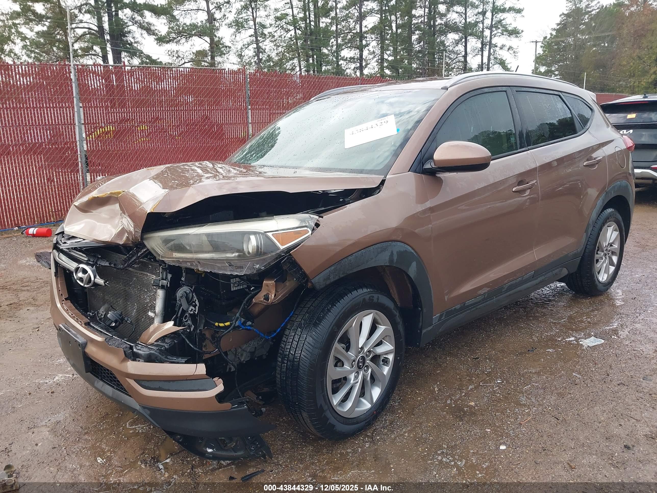 HYUNDAI TUCSON image 2