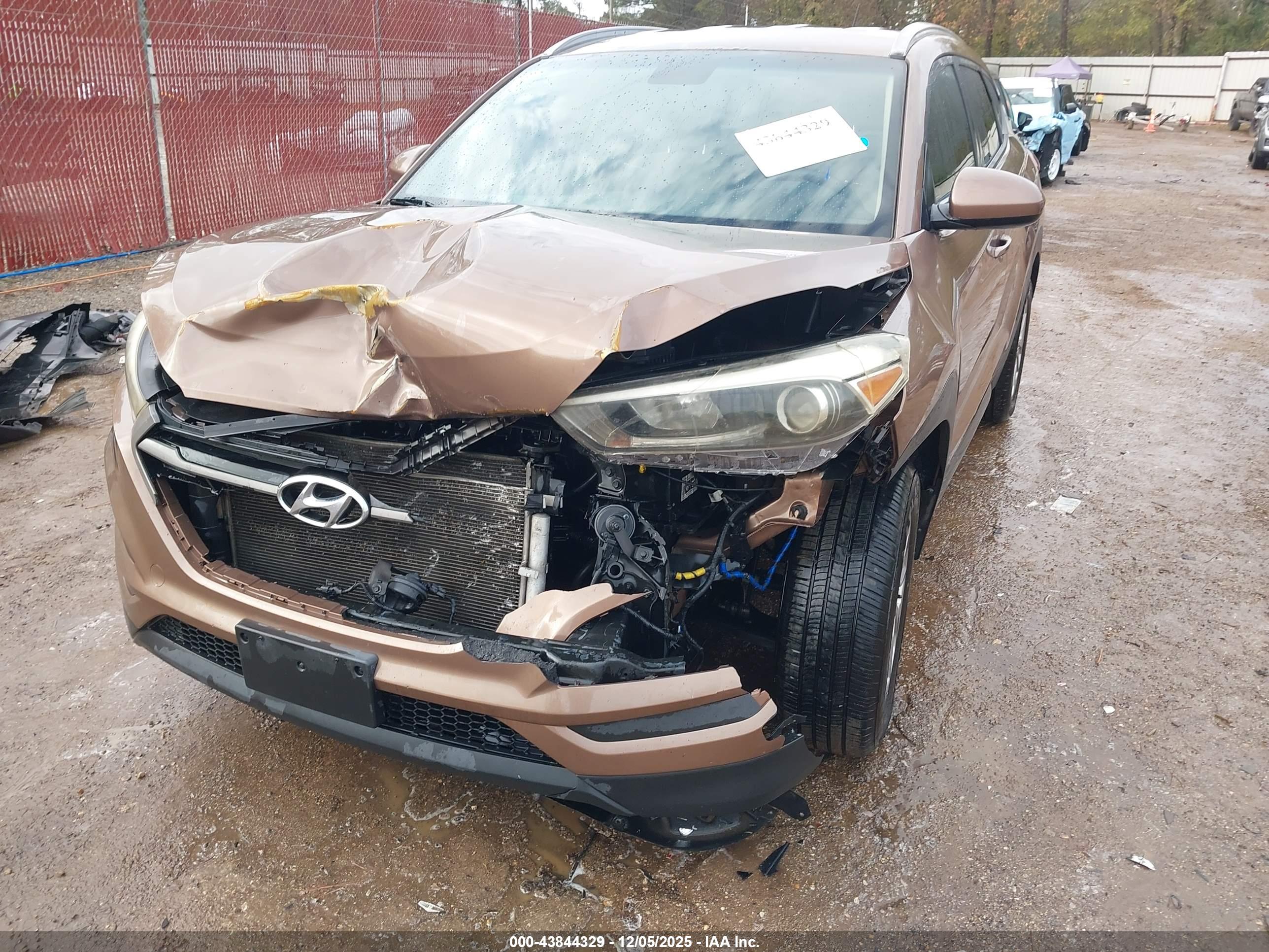HYUNDAI TUCSON image 6