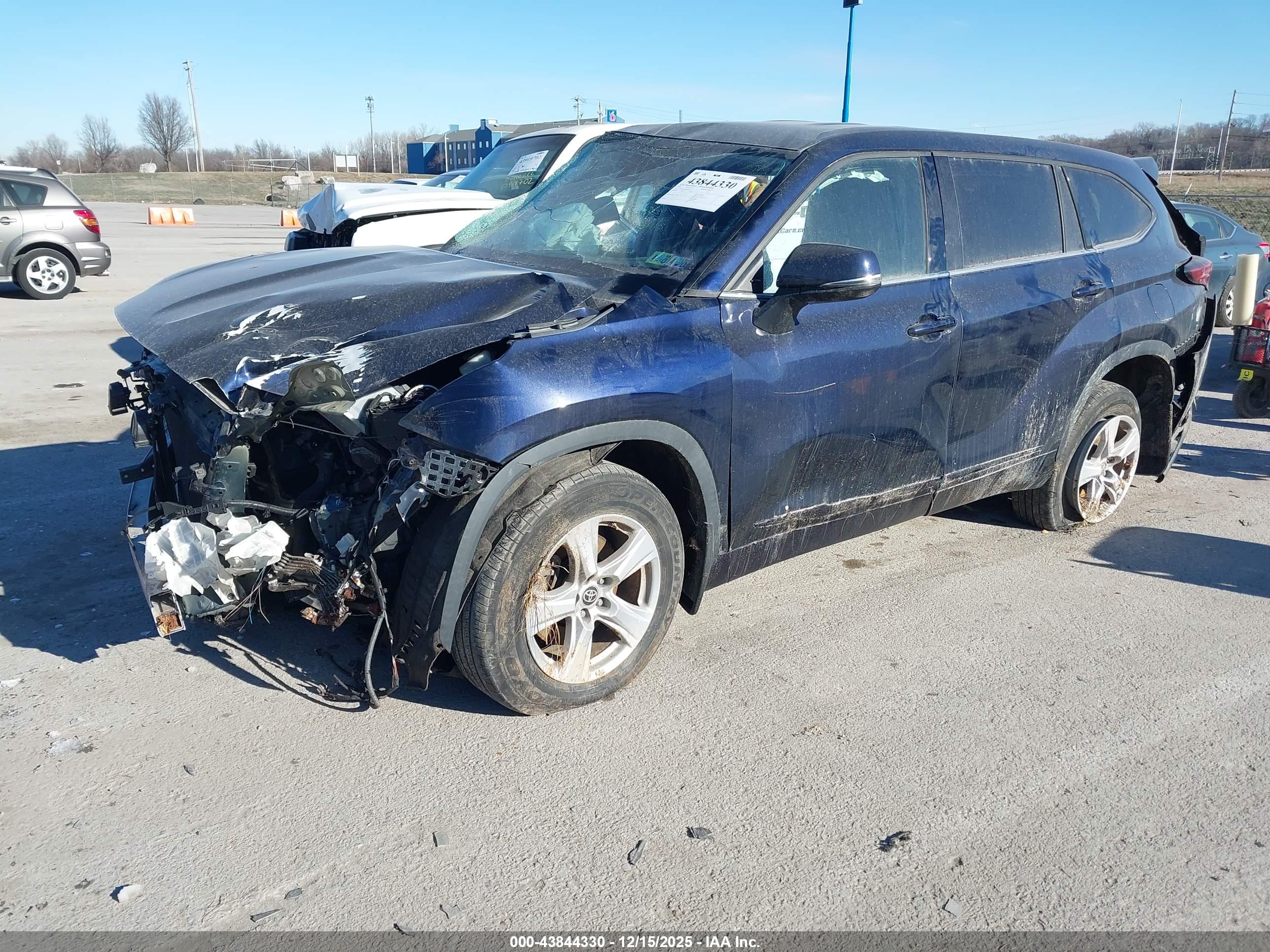TOYOTA HIGHLANDER image 2