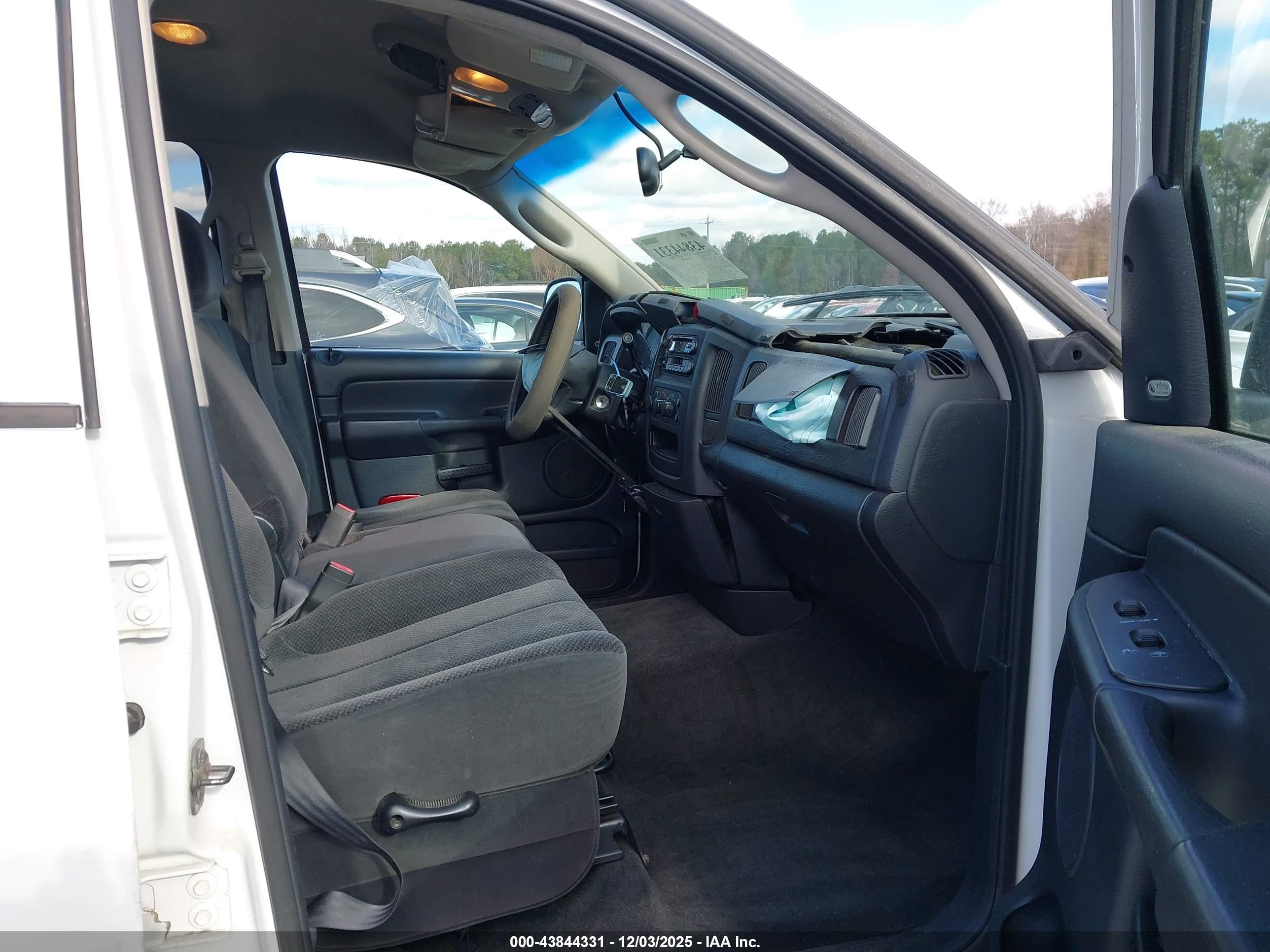 DODGE RAM image 5
