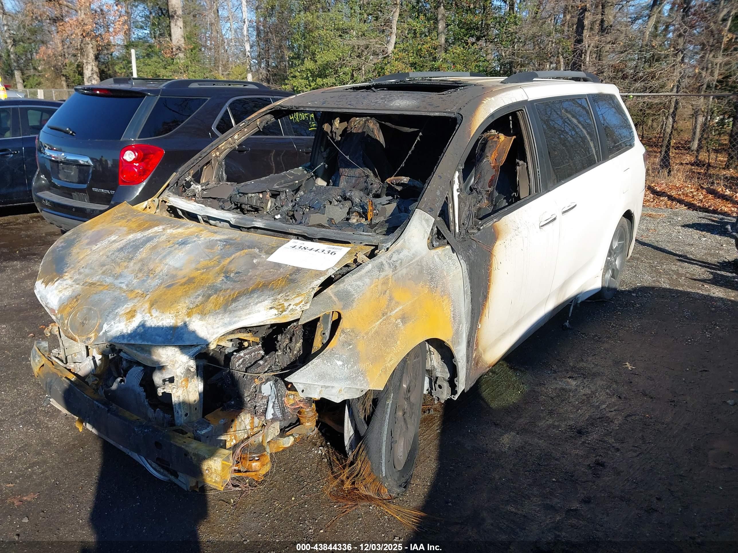 TOYOTA SIENNA image 6