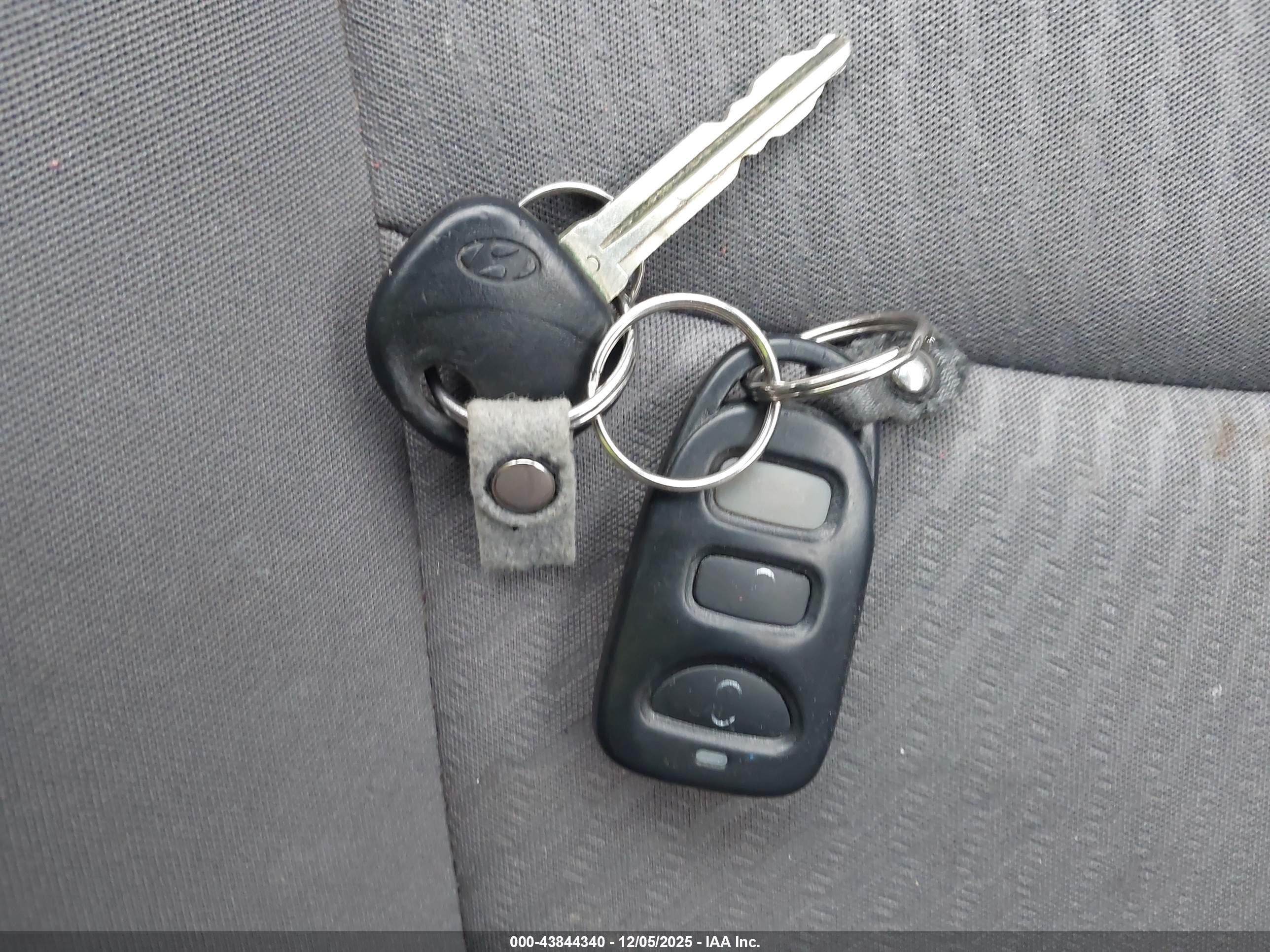HYUNDAI ELANTRA image 11