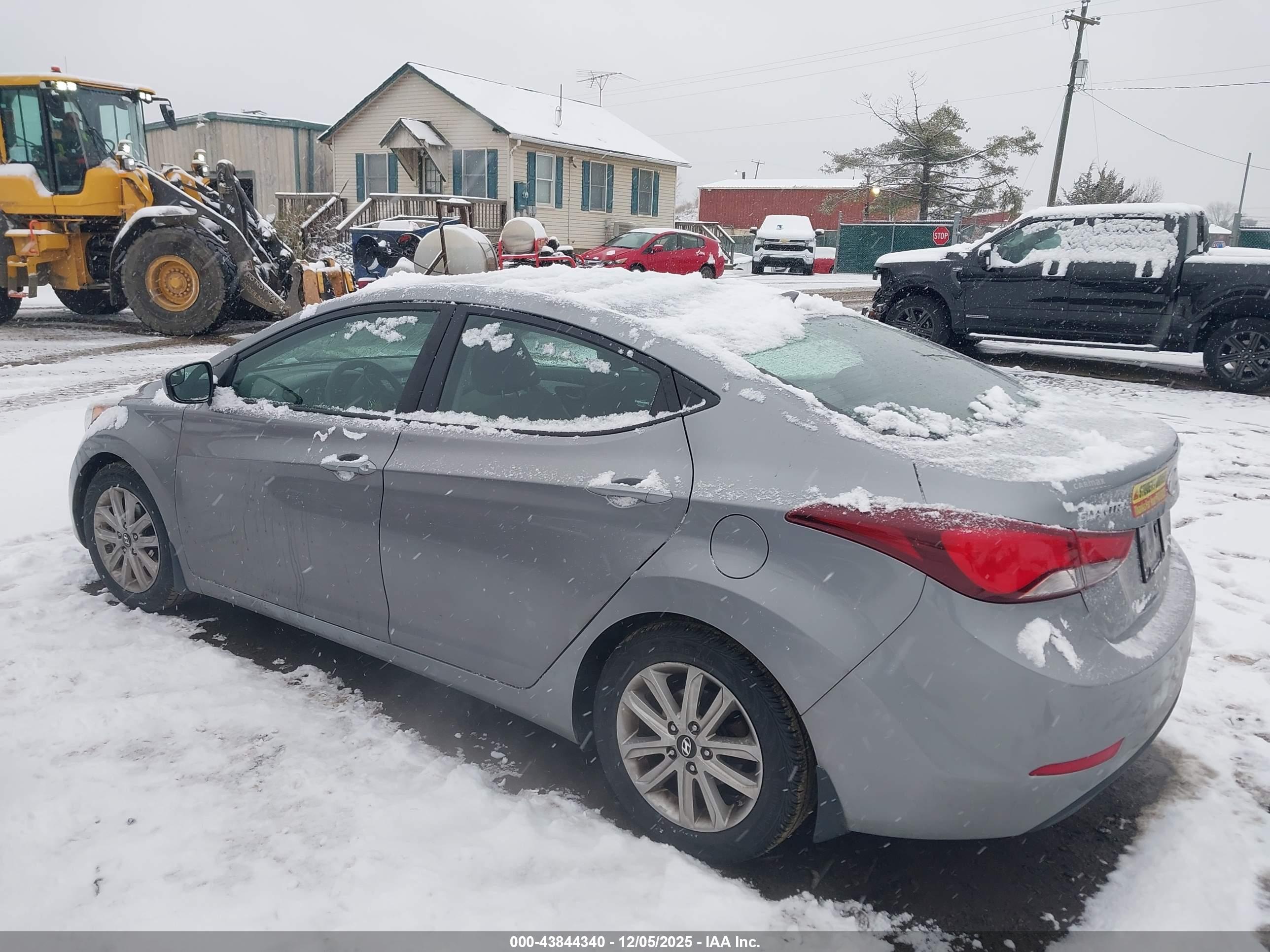 HYUNDAI ELANTRA image 3