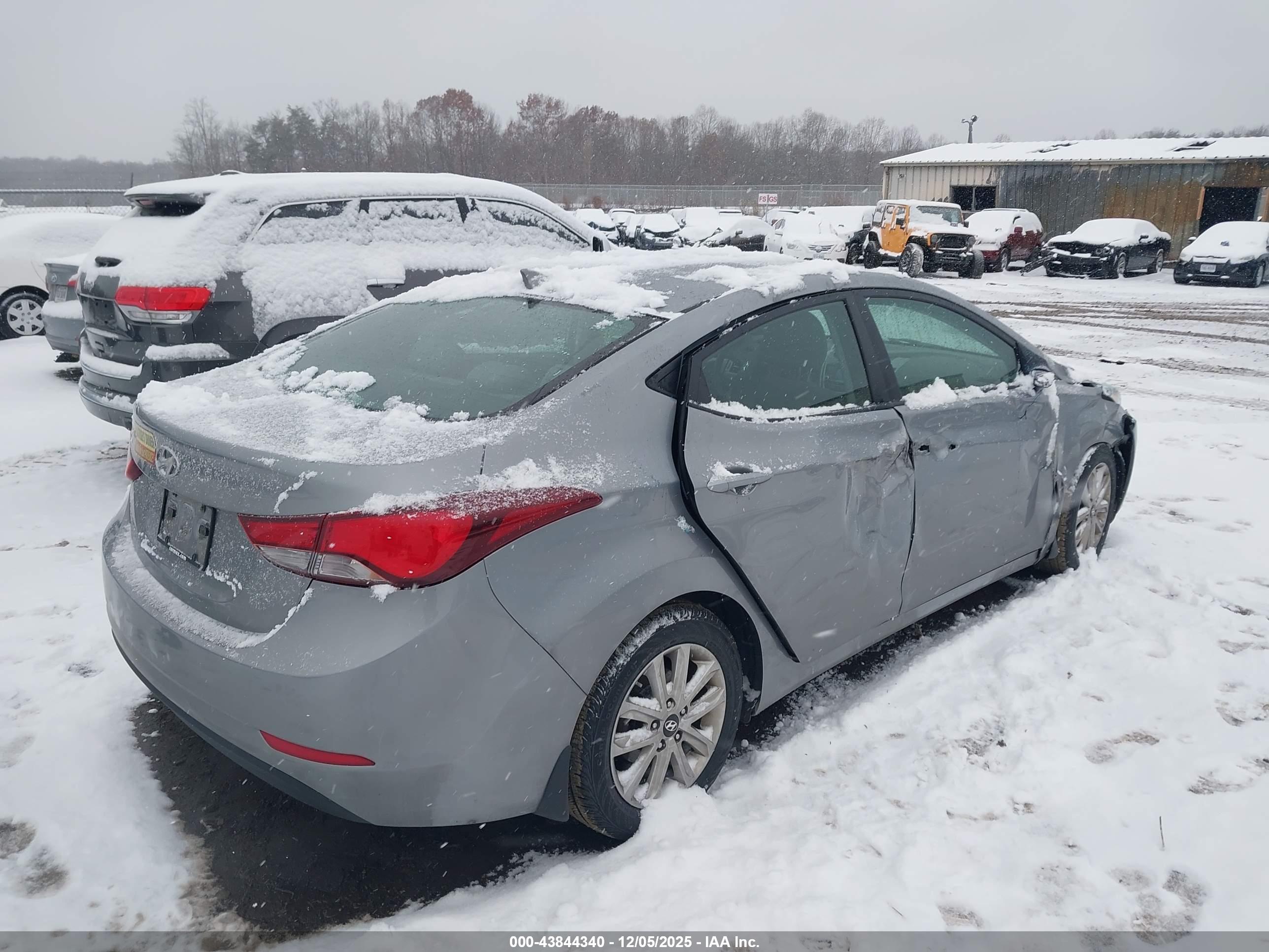 HYUNDAI ELANTRA image 4