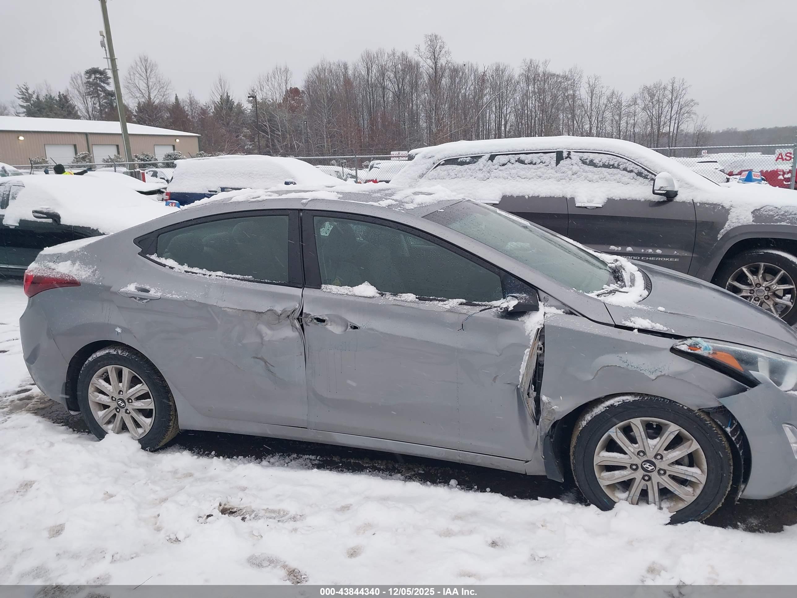 HYUNDAI ELANTRA image 6