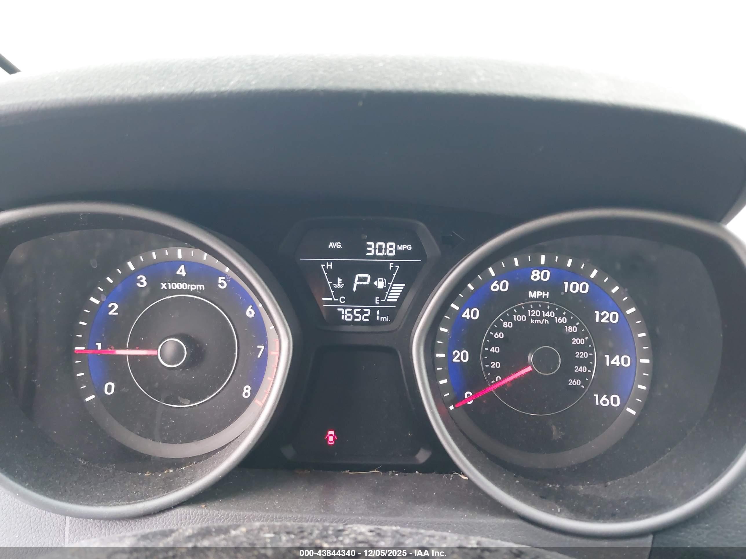 HYUNDAI ELANTRA image 7
