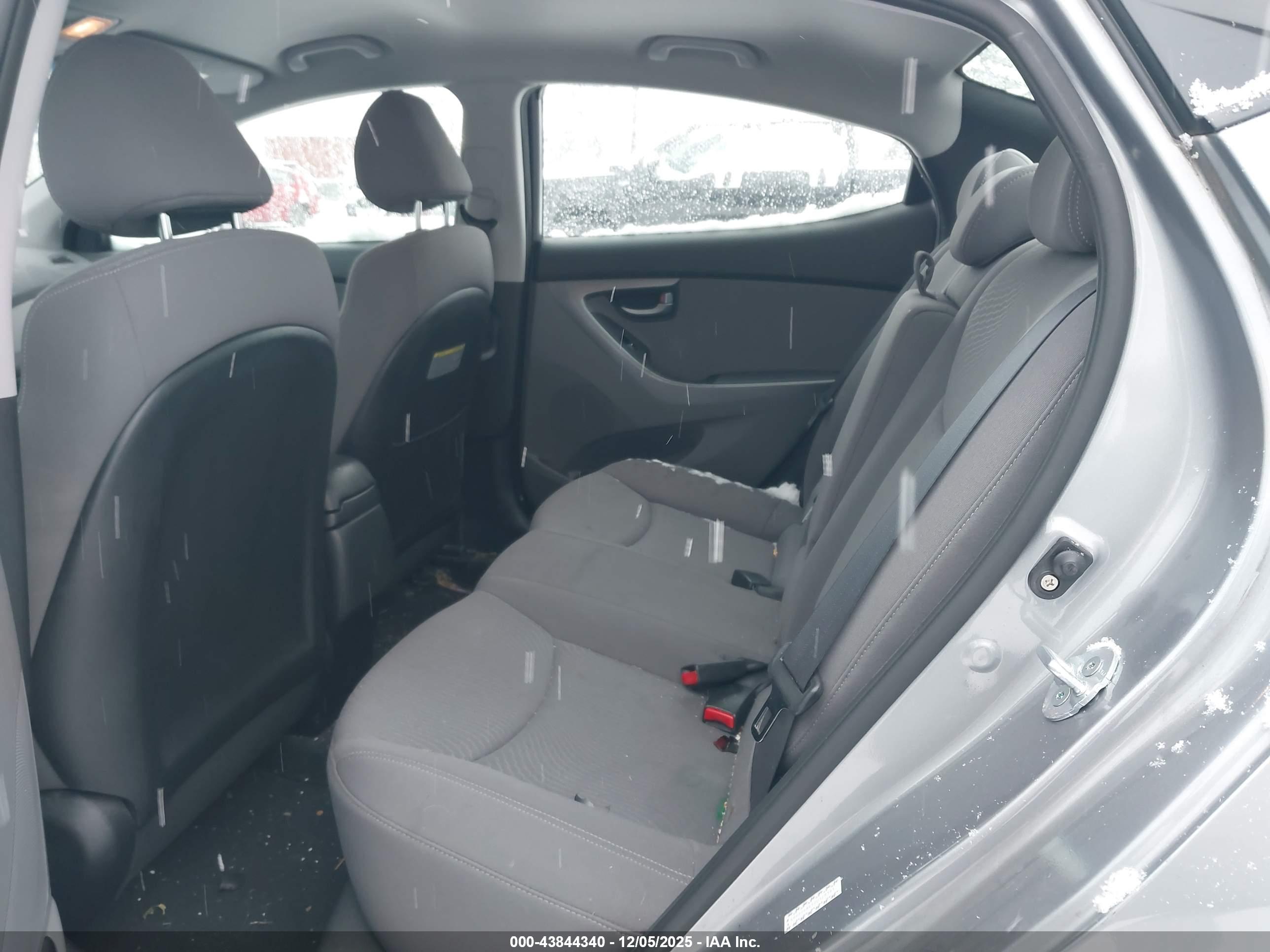 HYUNDAI ELANTRA image 8