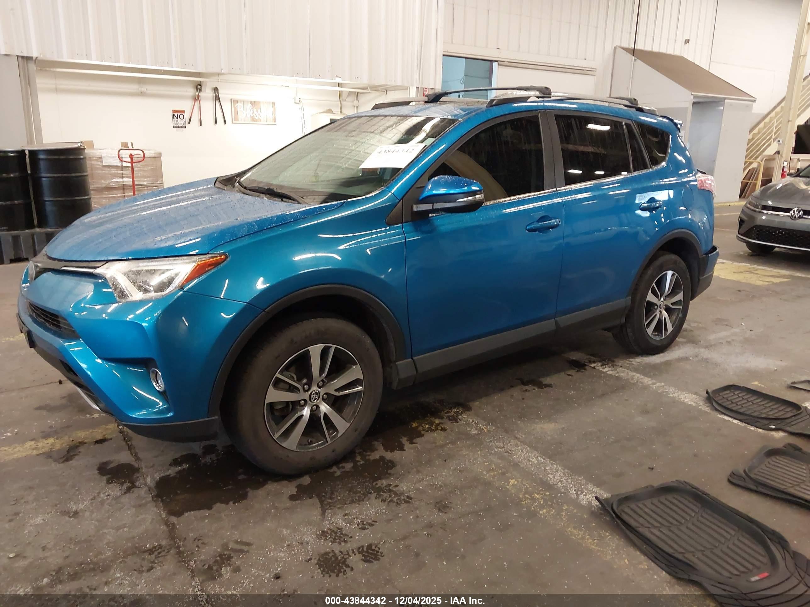 TOYOTA RAV4 image 2