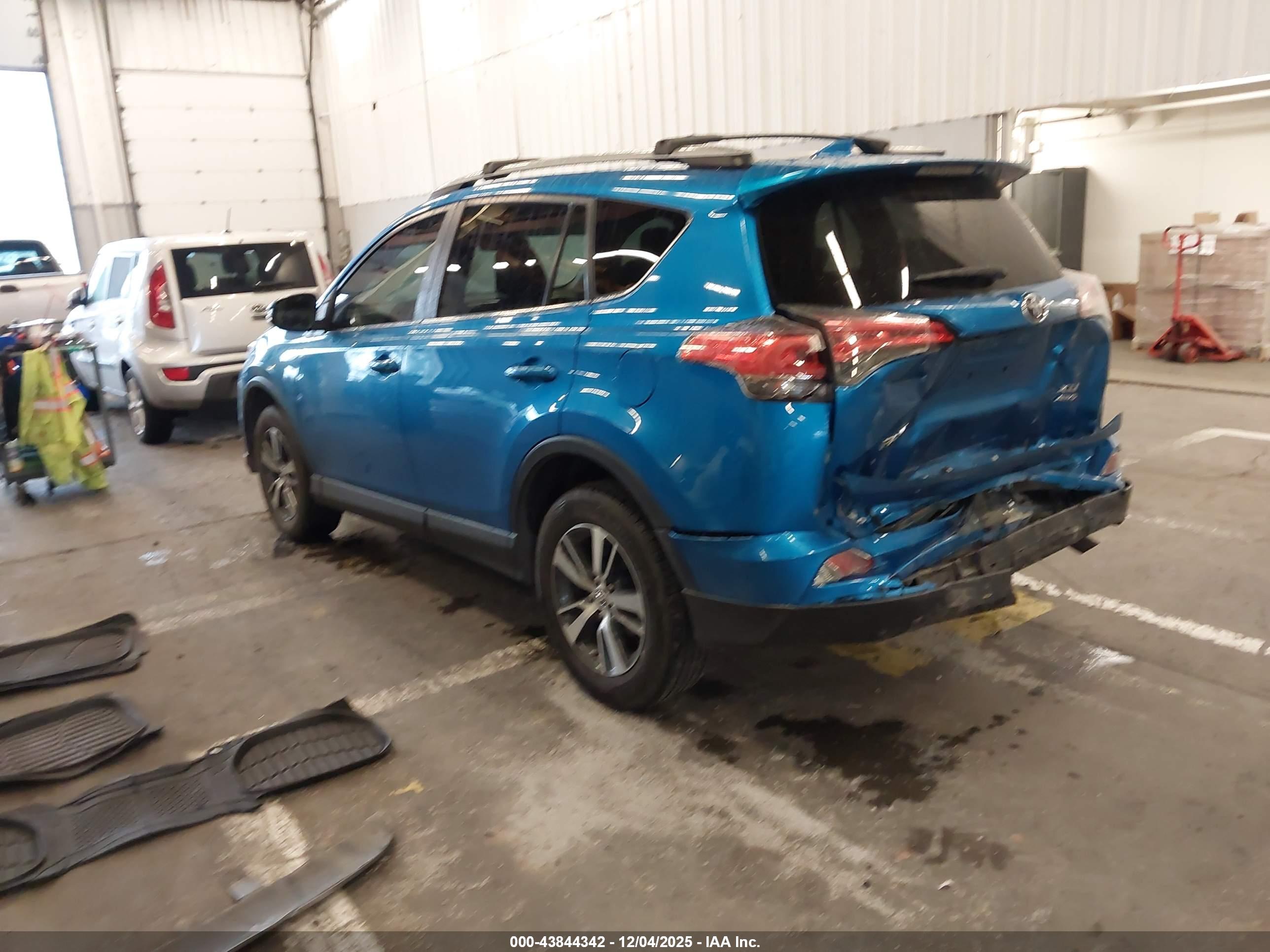 TOYOTA RAV4 image 3