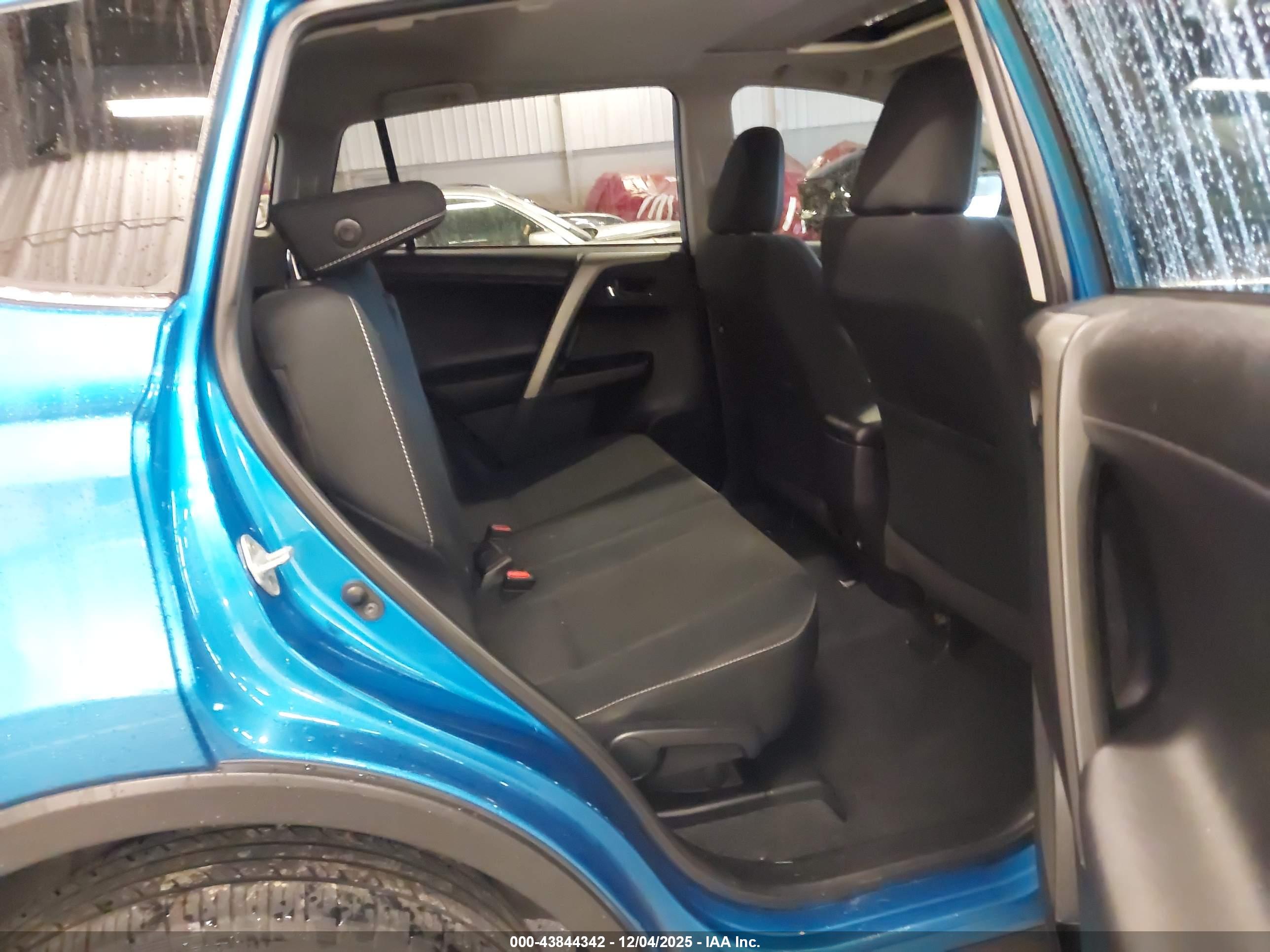 TOYOTA RAV4 image 8