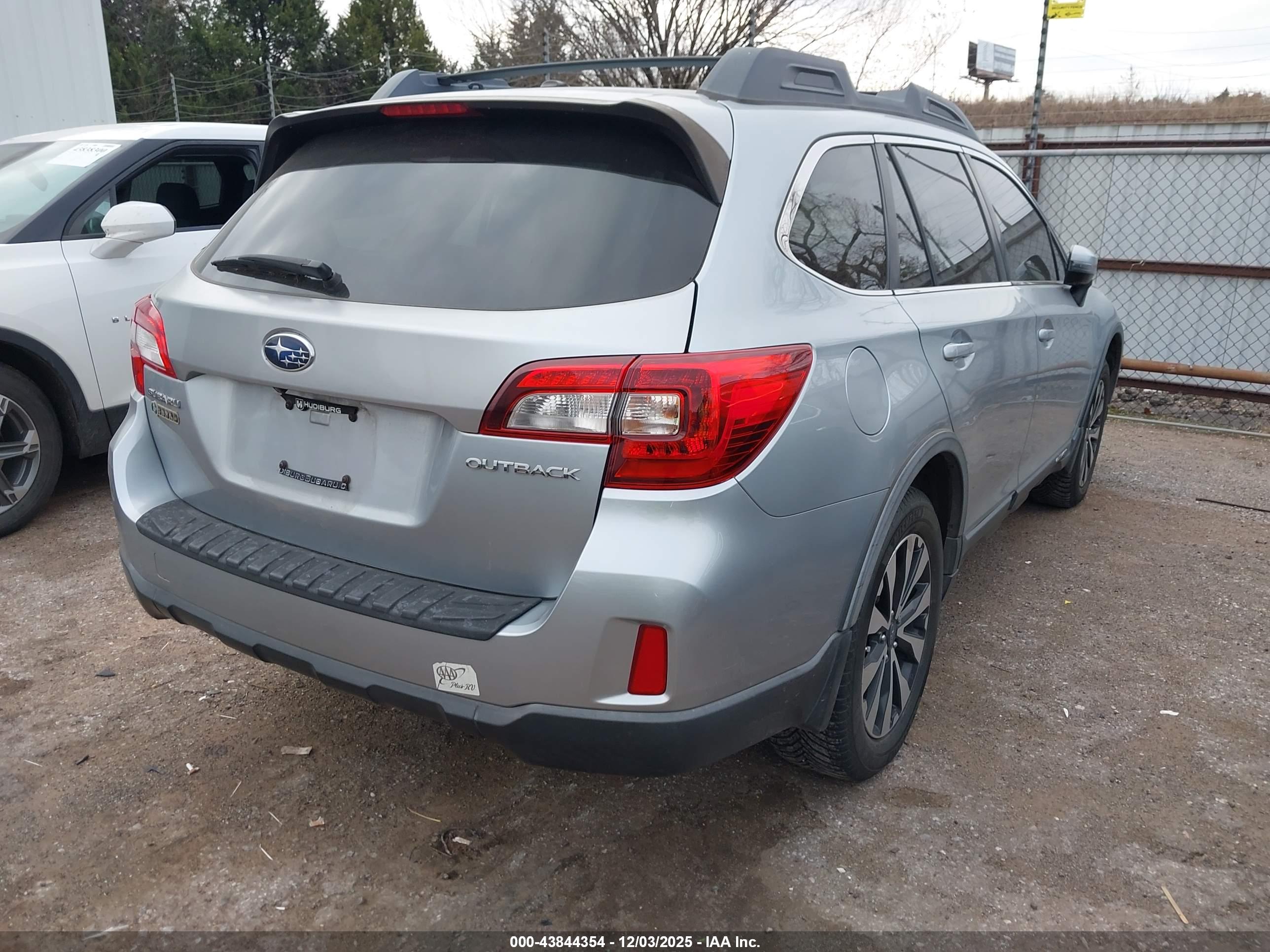 SUBARU OUTBACK image 4