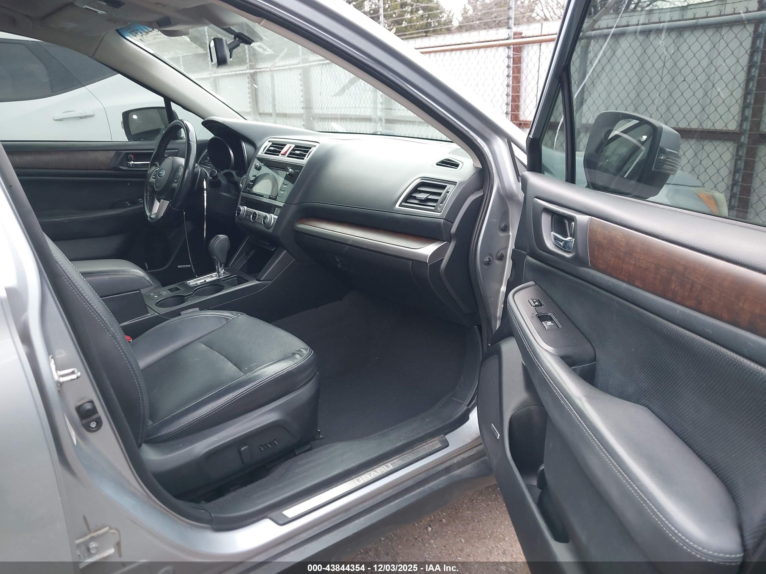 SUBARU OUTBACK image 5