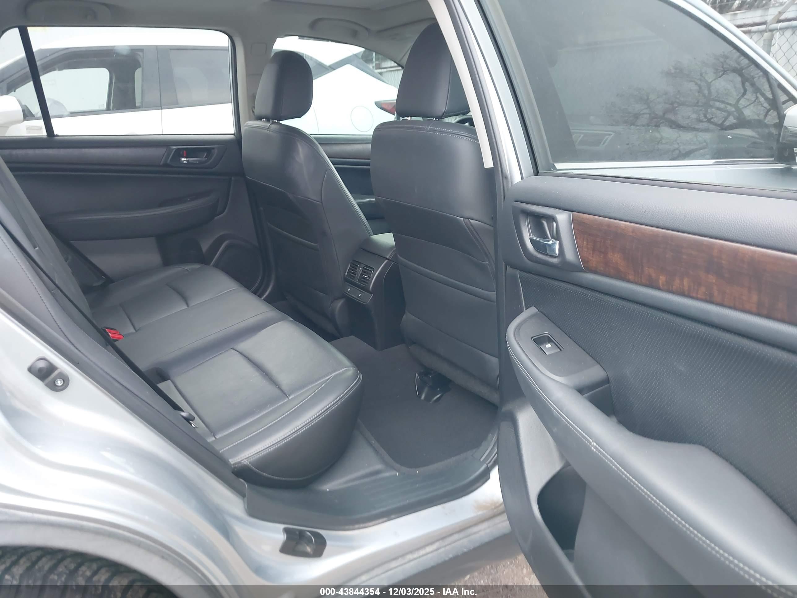 SUBARU OUTBACK image 8