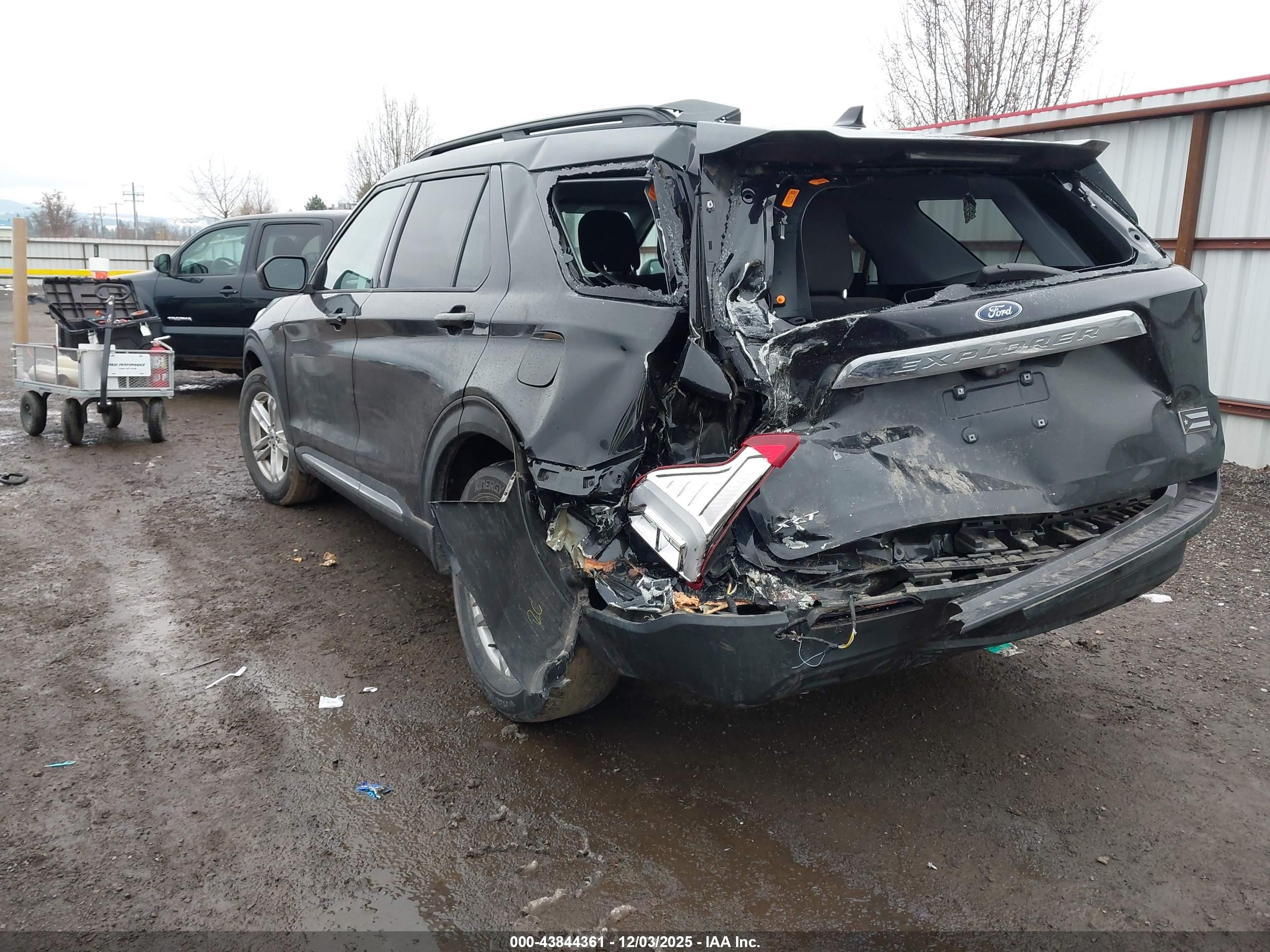 FORD EXPLORER image 3
