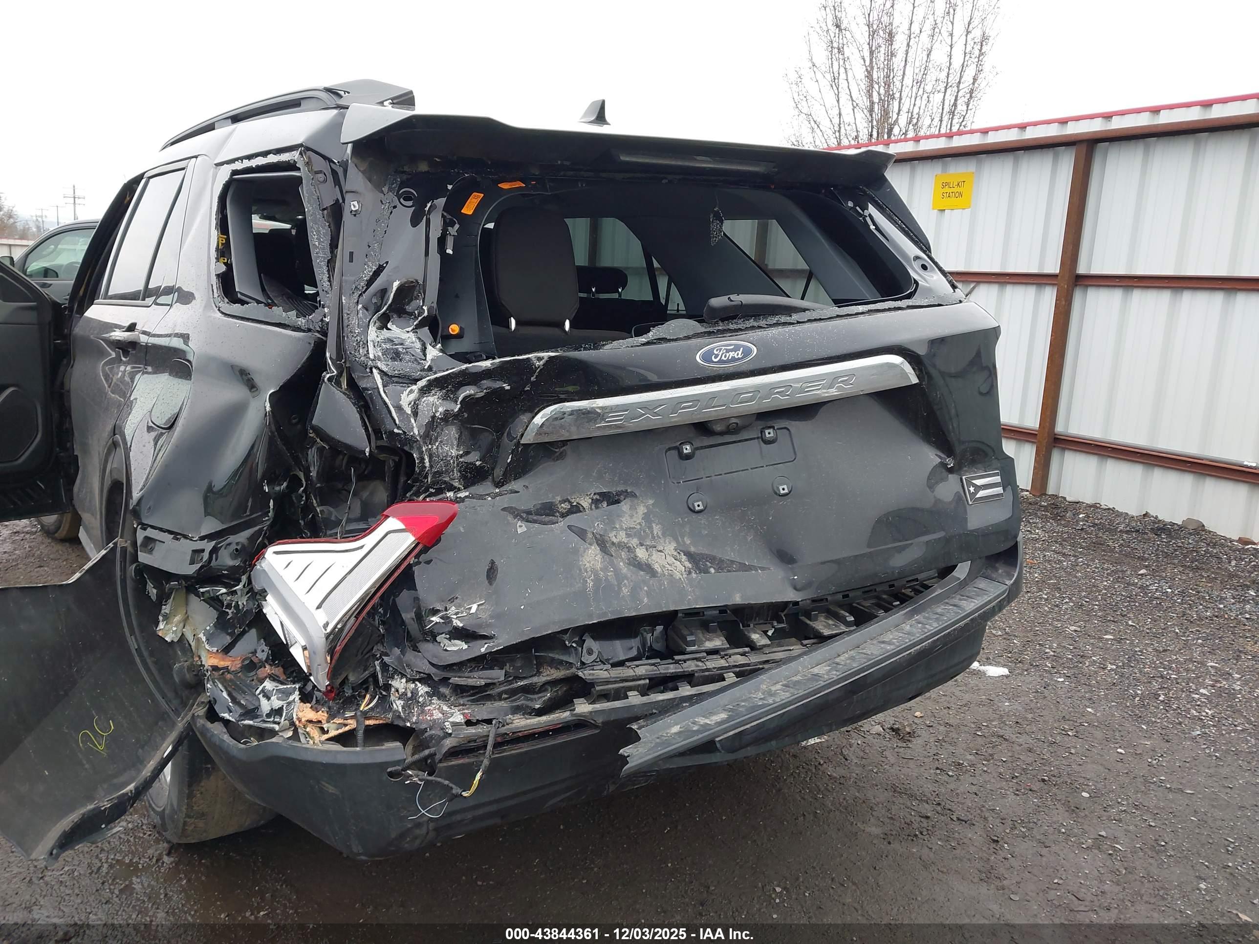 FORD EXPLORER image 6