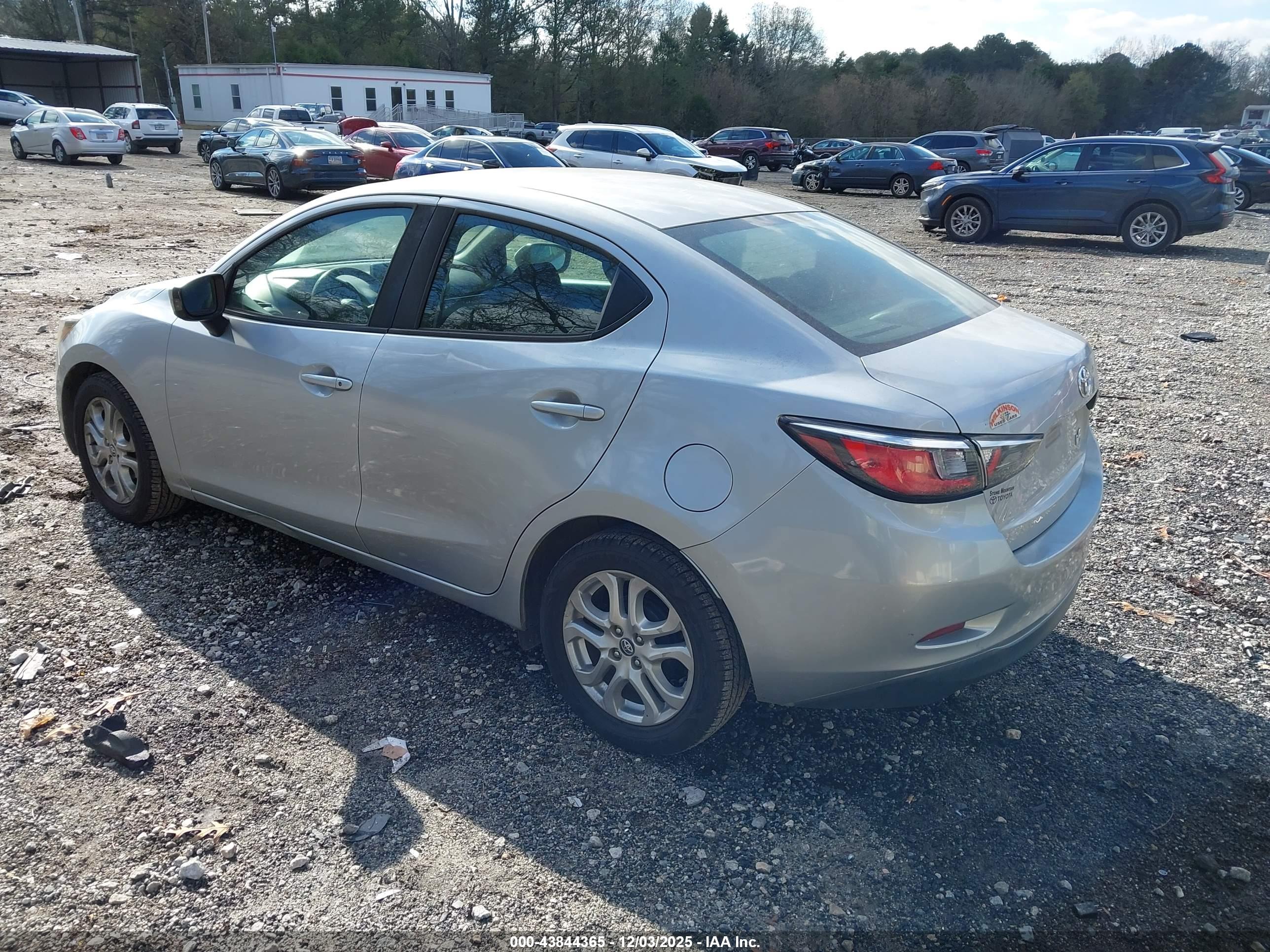TOYOTA YARIS image 3