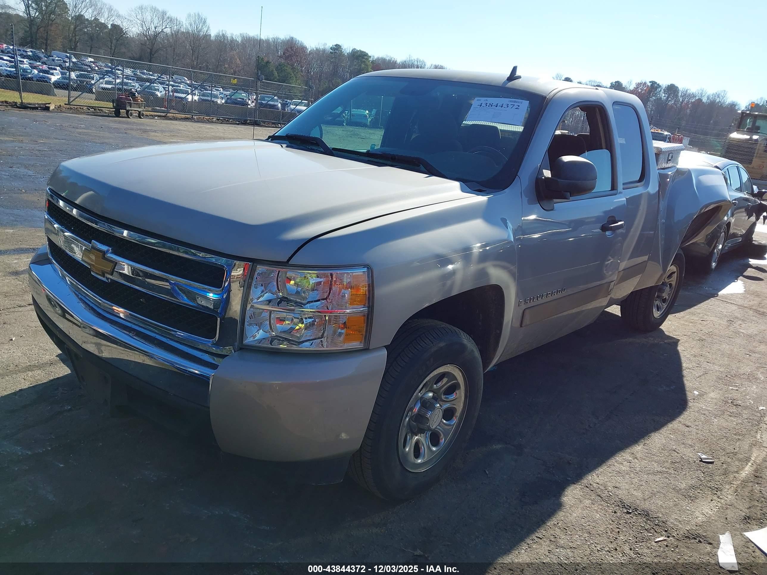 CHEVROLET SILVERADO image 2