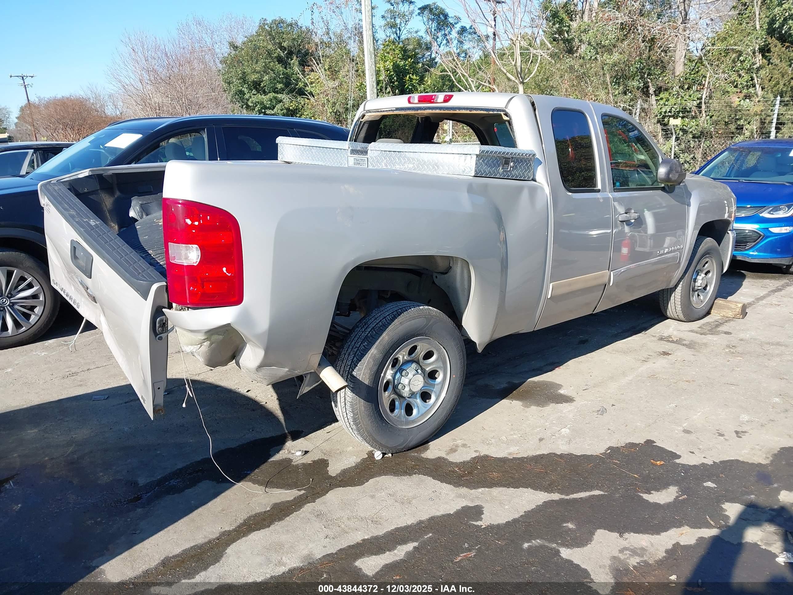 CHEVROLET SILVERADO image 4