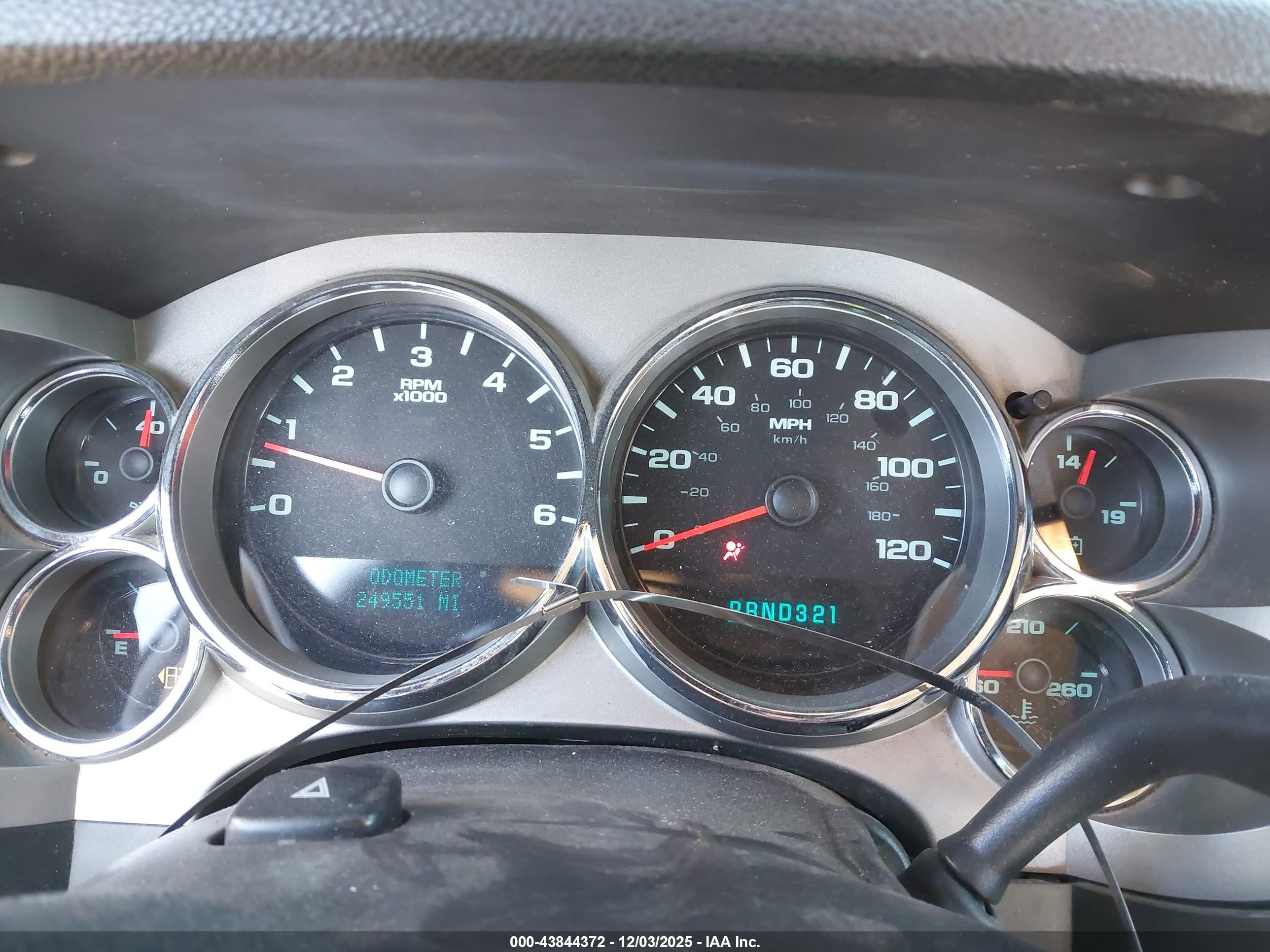 CHEVROLET SILVERADO image 7