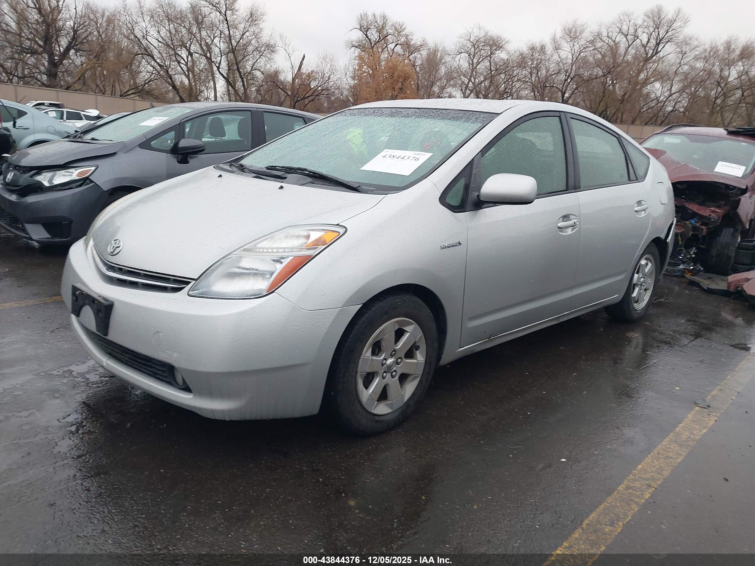 TOYOTA PRIUS image 2