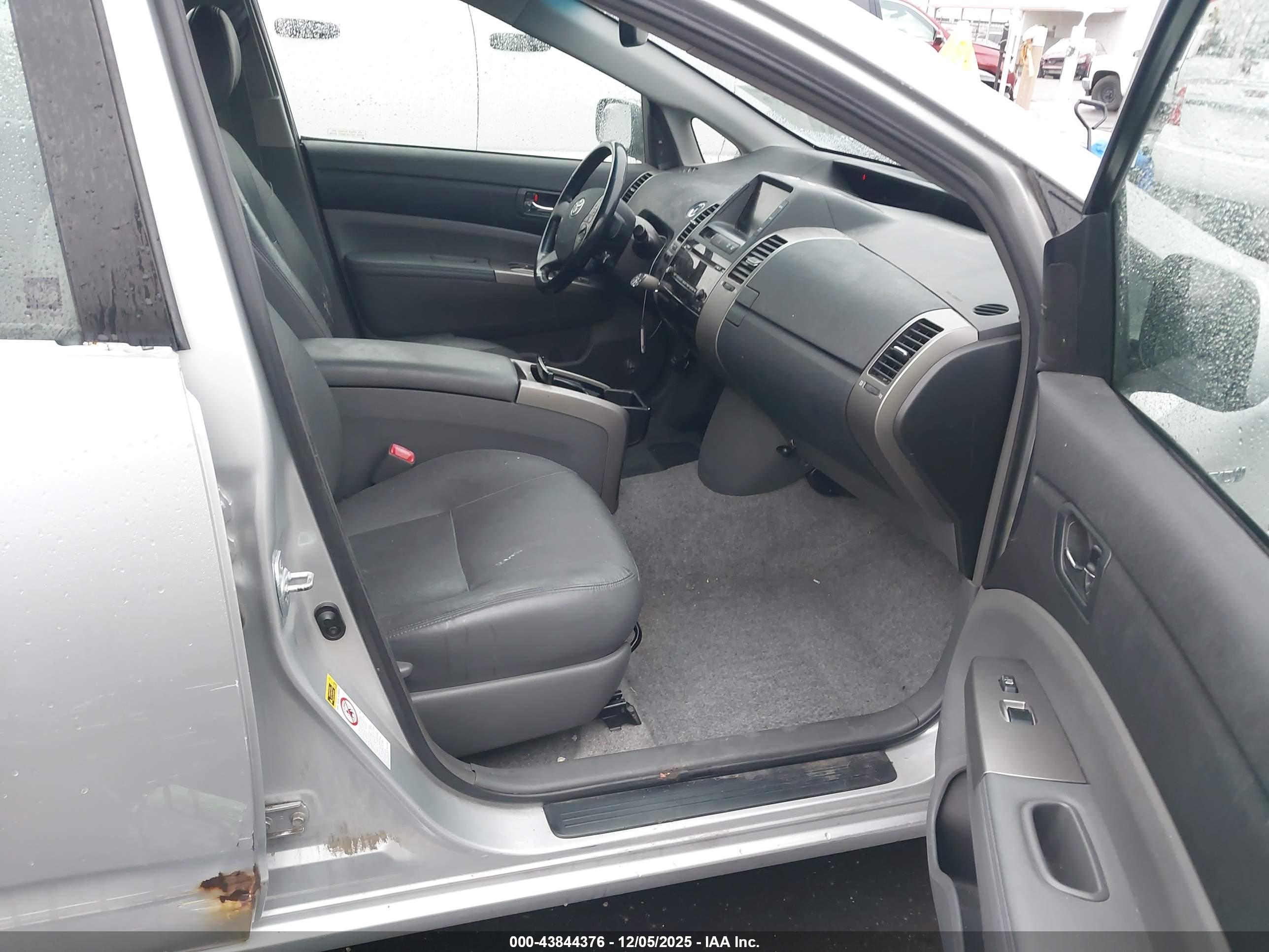 TOYOTA PRIUS image 5