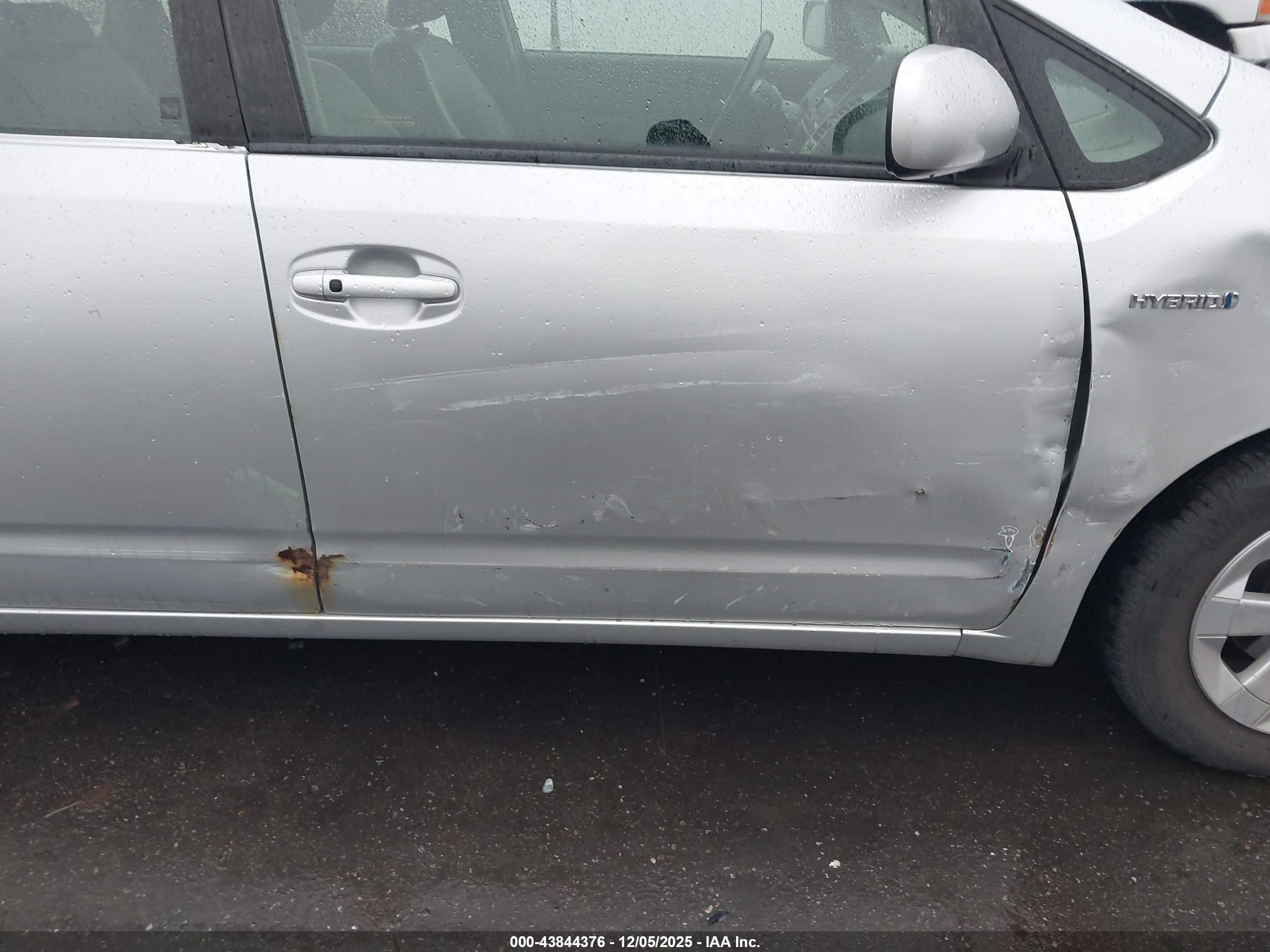 TOYOTA PRIUS image 6