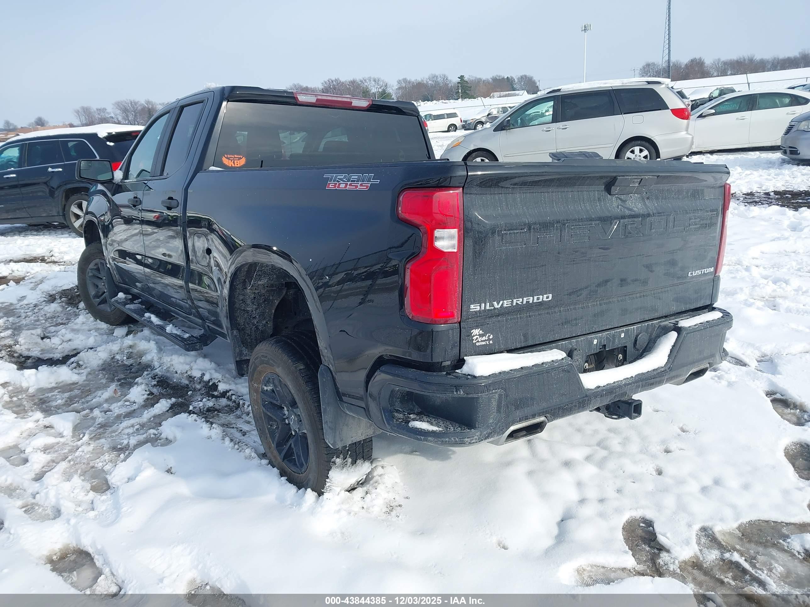 CHEVROLET SILVERADO image 3